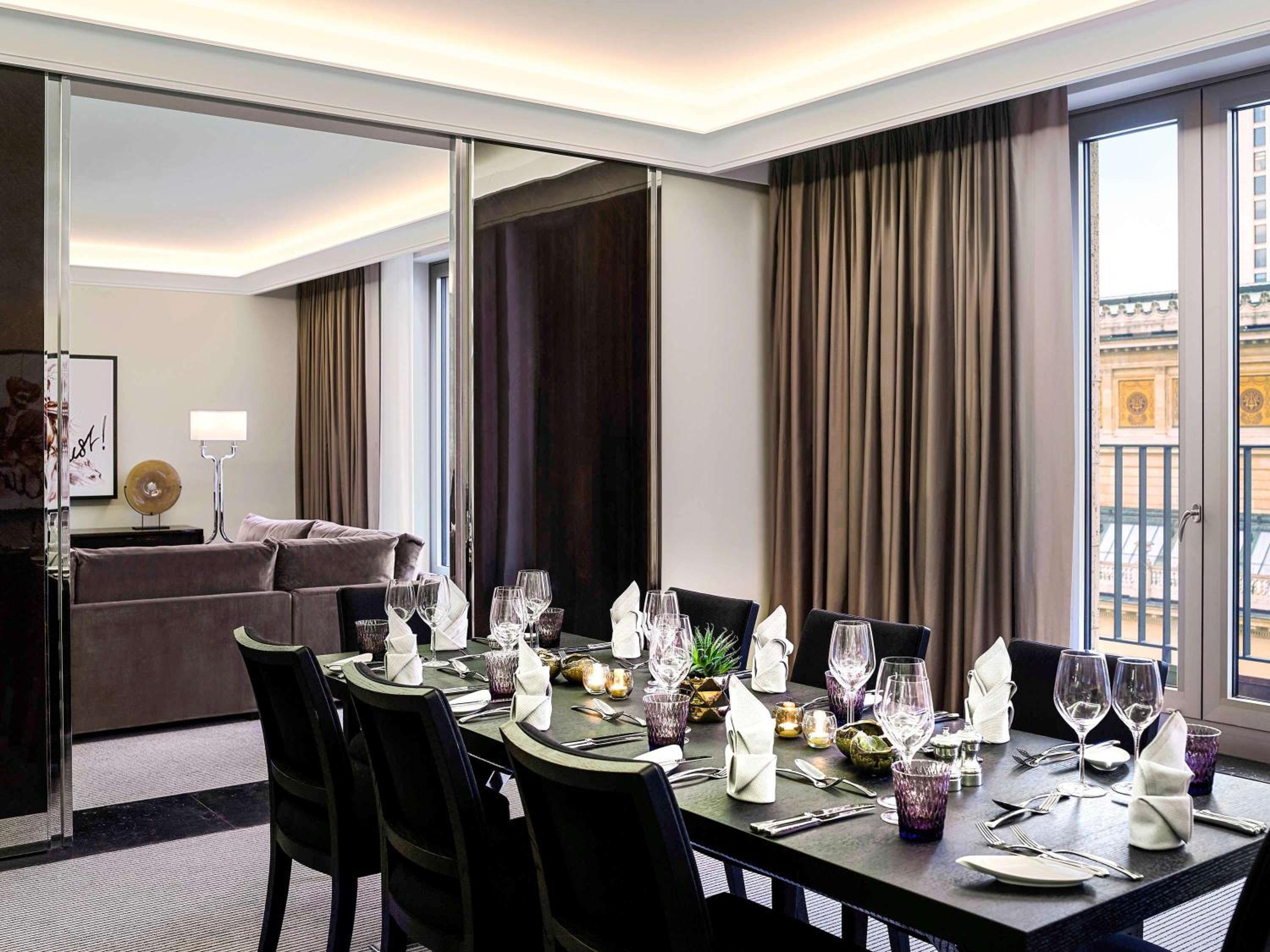 Präsidentensuite mit Kingsize-Bett und Dachterrasse – Aussicht Präsidentensuite mit Kingsize-Bett und Dachterrasse – Aussicht