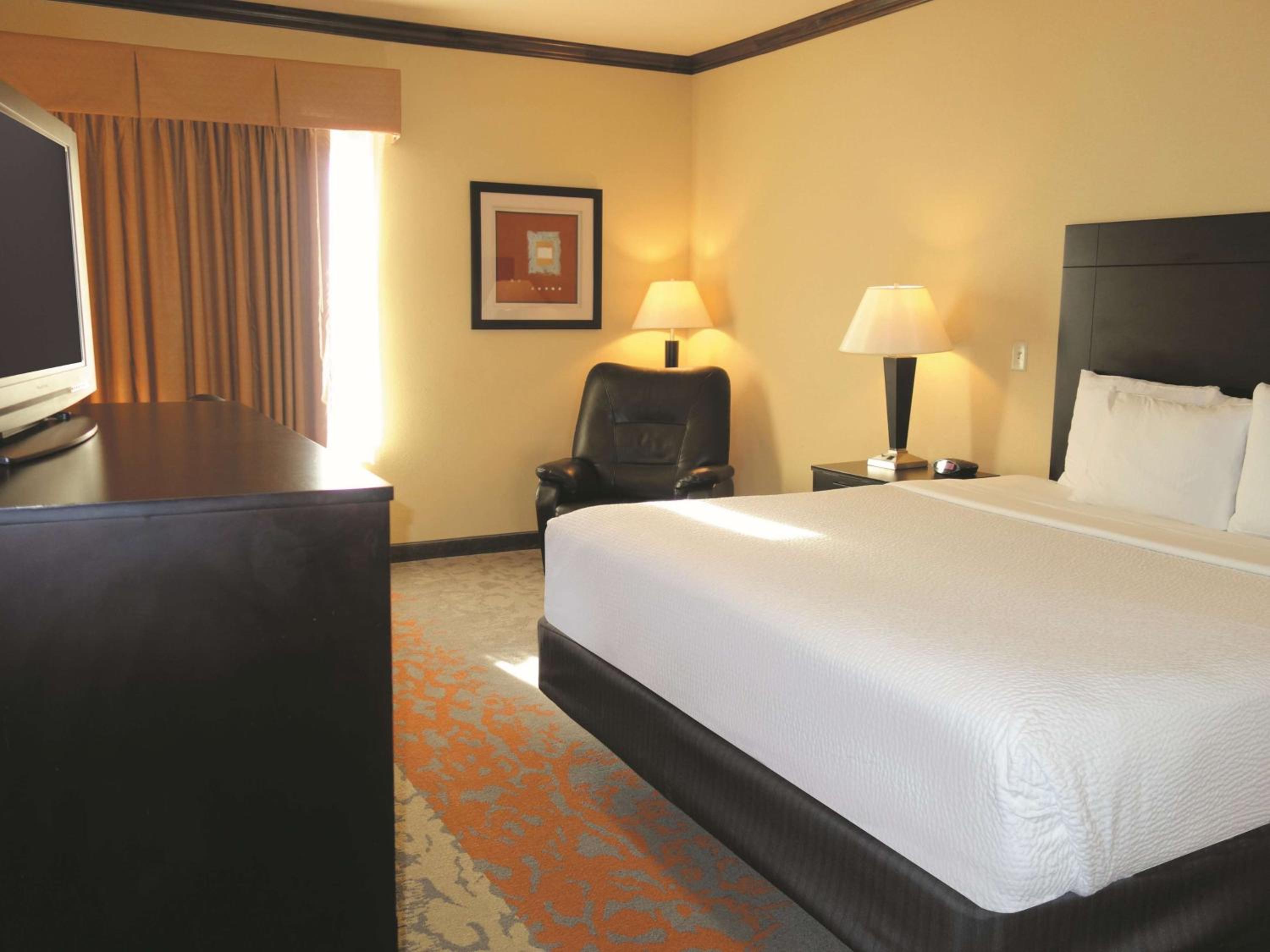 Deluxe King Room - Photo 1