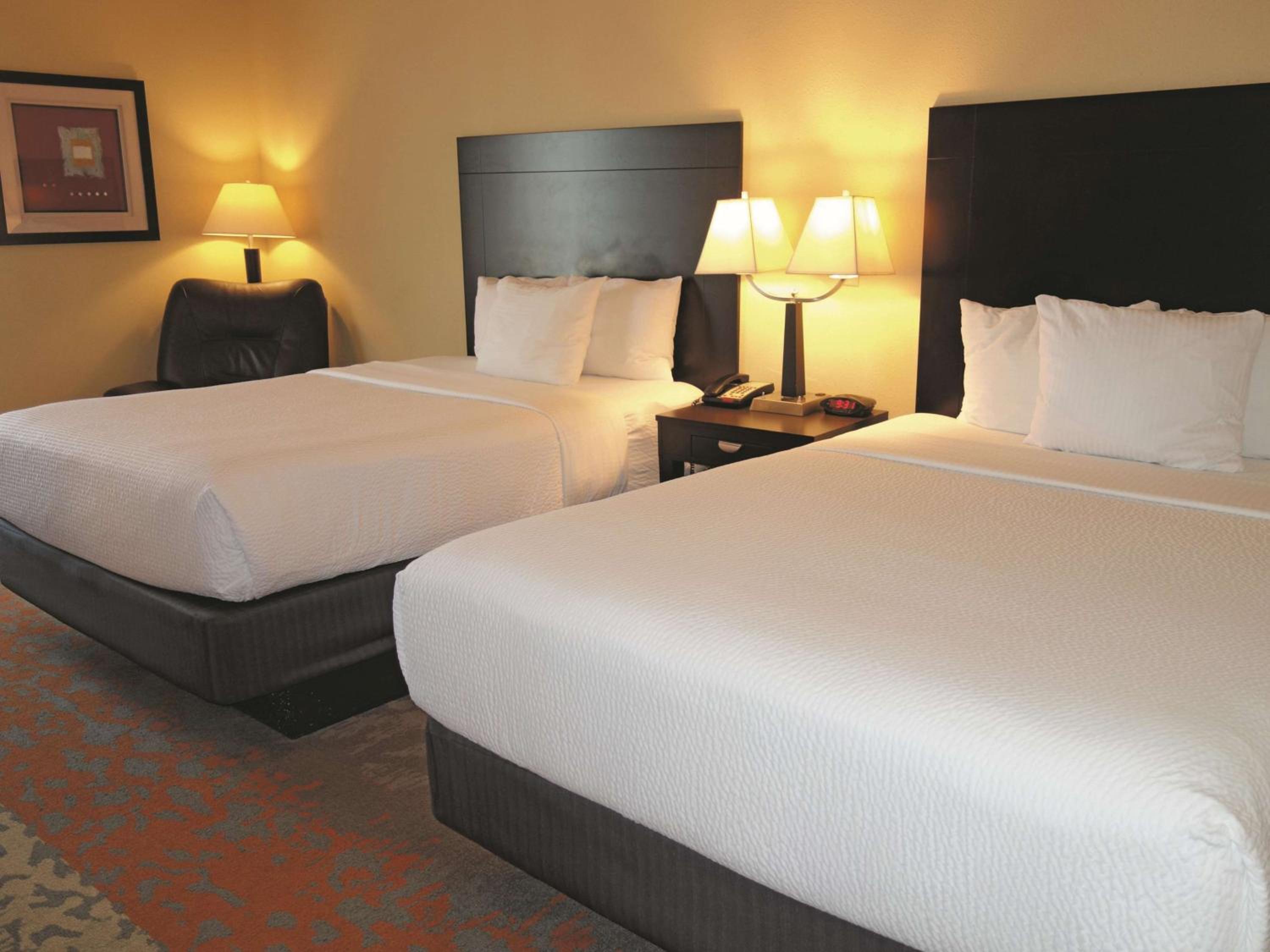 Deluxe Queen Room with Two Queen Beds - Photo 2