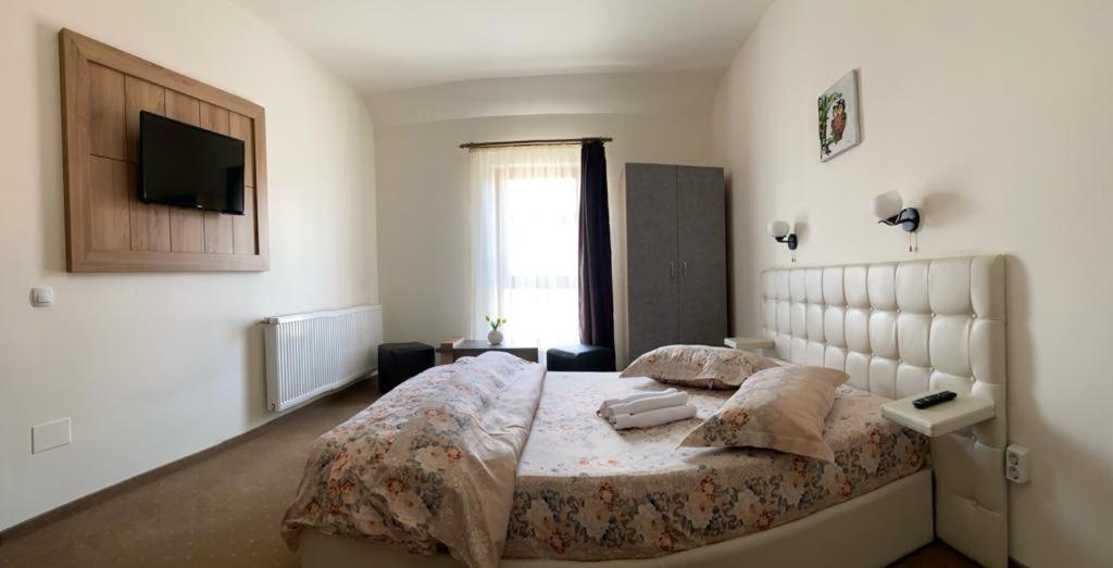 Double or Twin Room - Photo 16