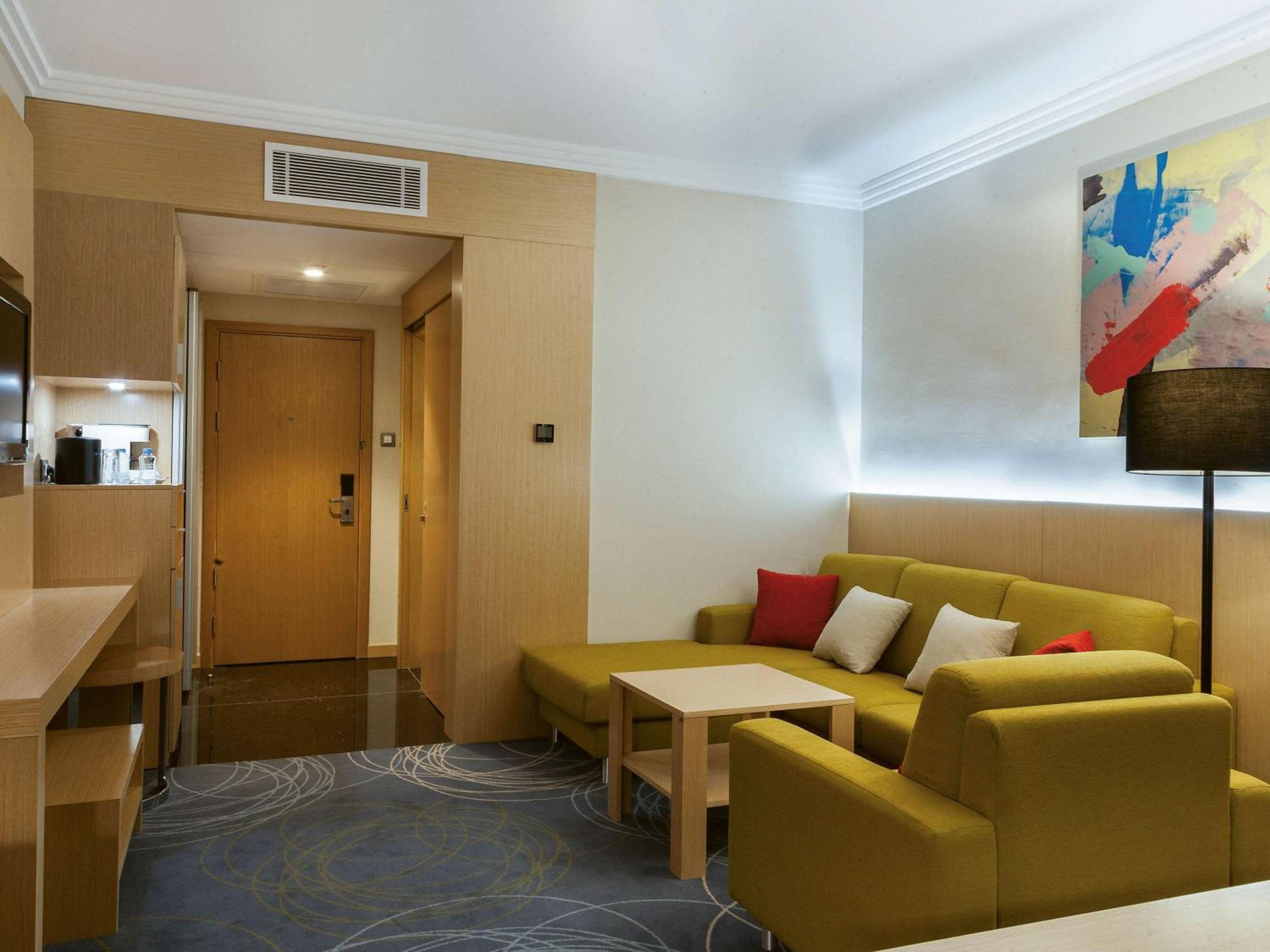 Executive Suite - Photo 3