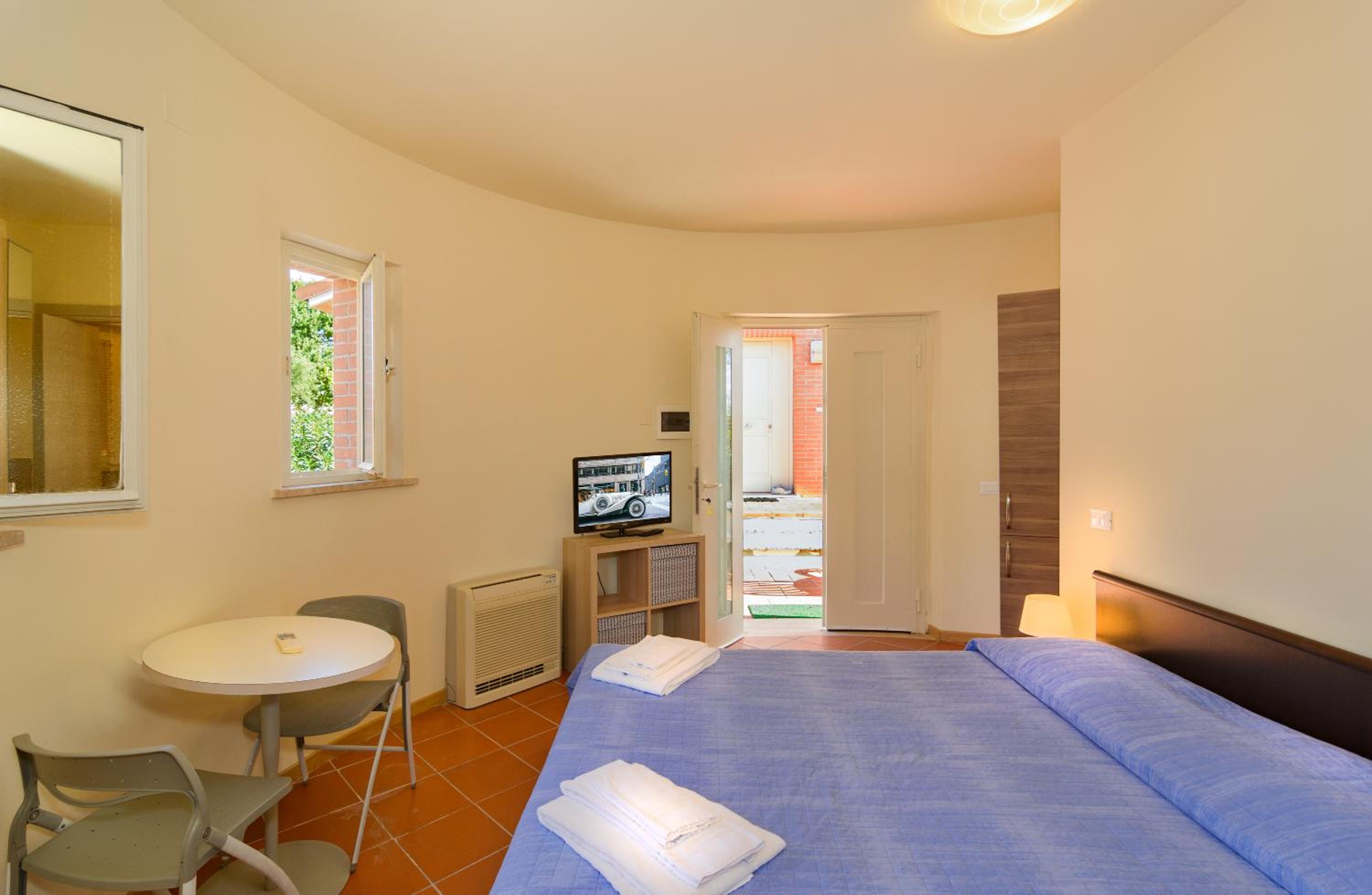 Studio Apartment photo 1