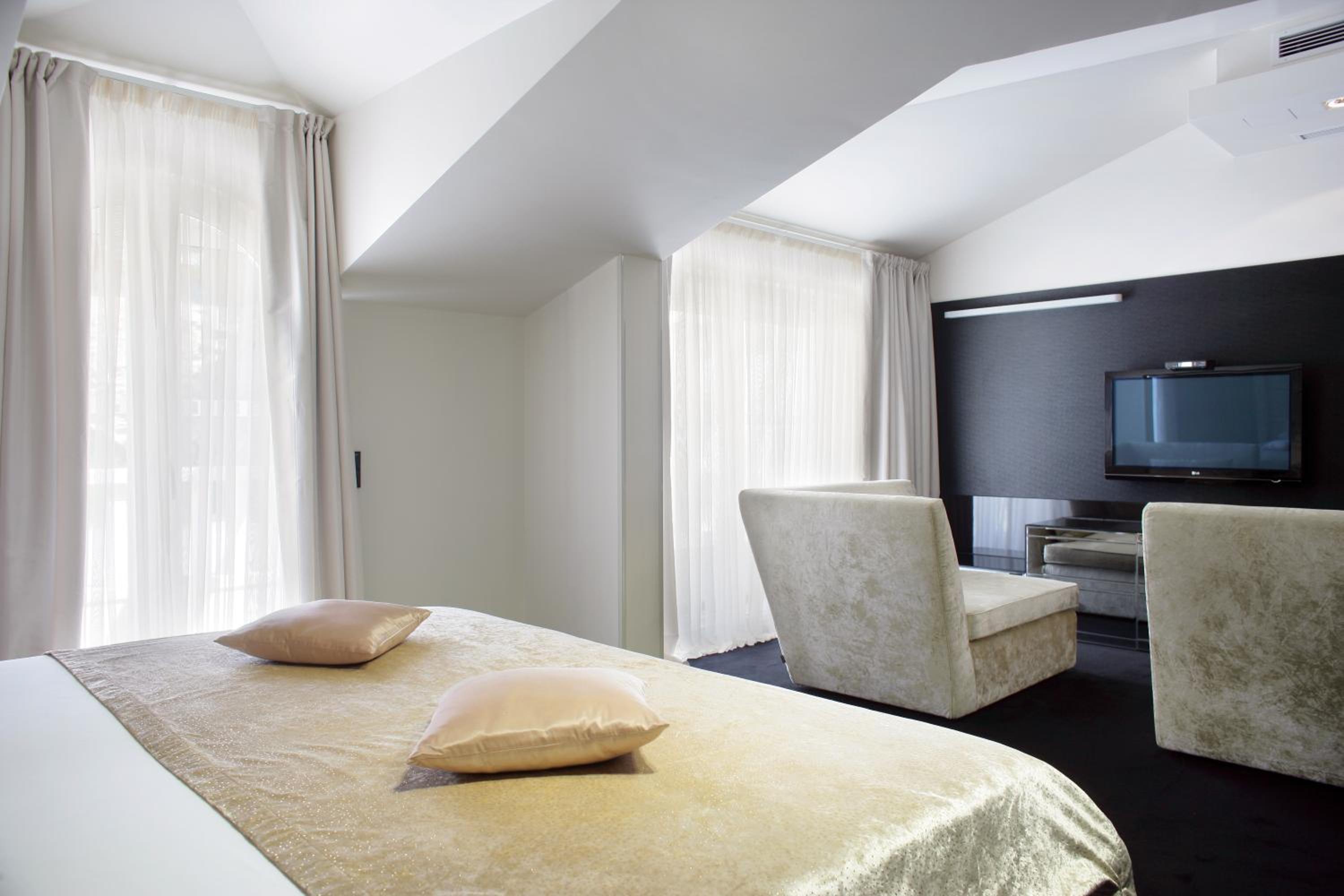 Superior Suite with King size bed, Balcony and Whirlpool photo 3