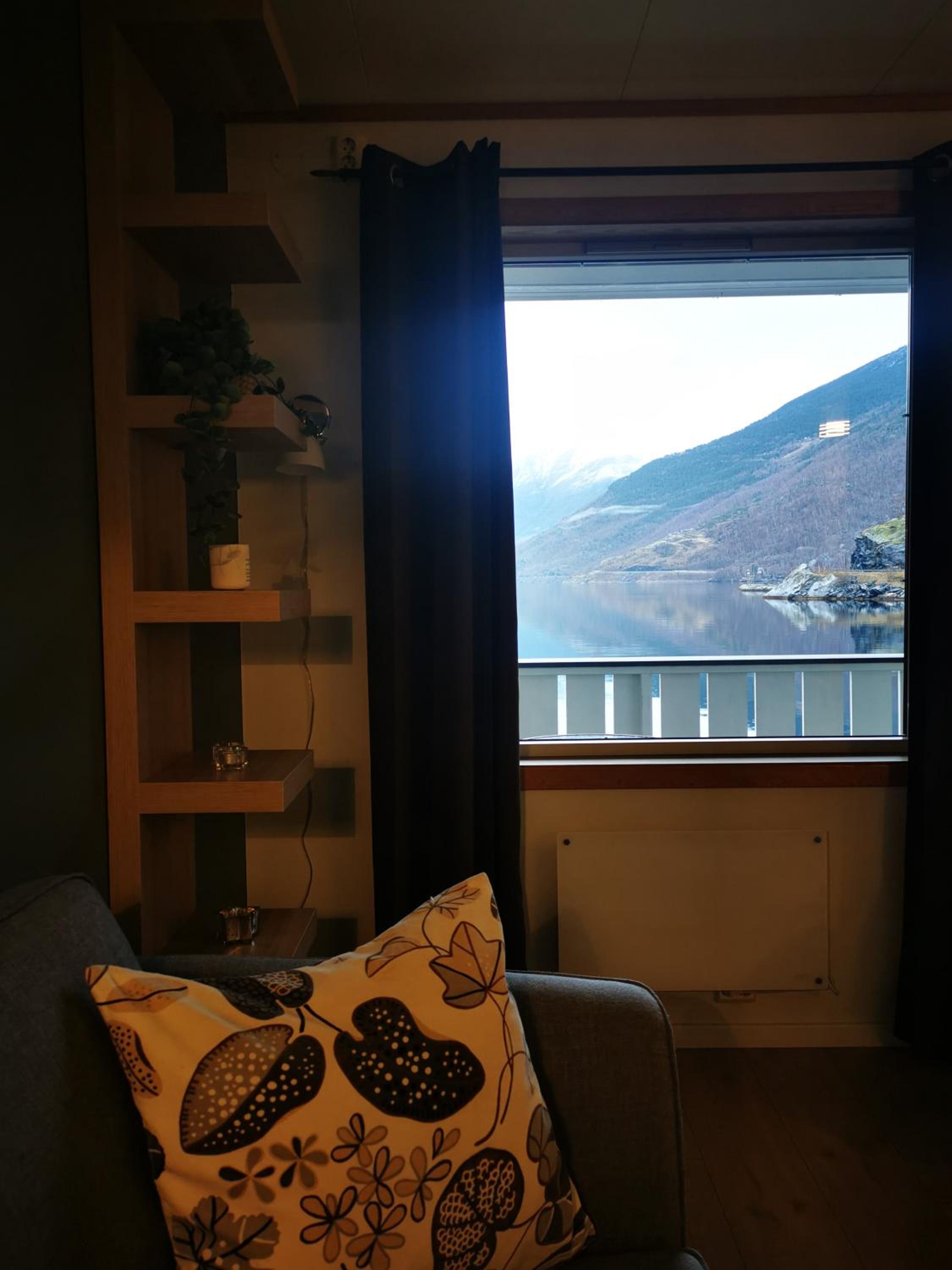Junior suite with fjord view photo 2