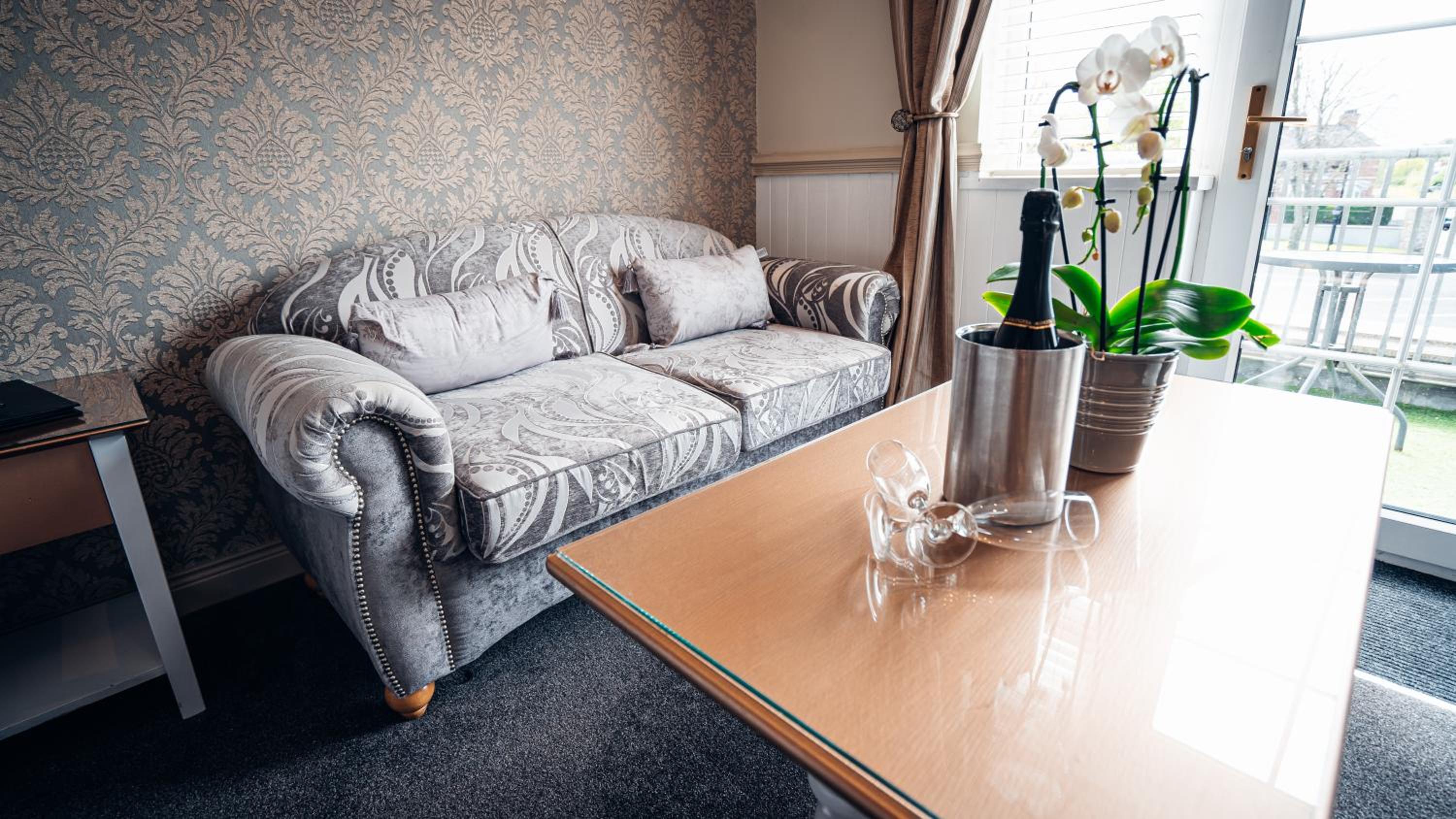Superior King Room - Photo 2