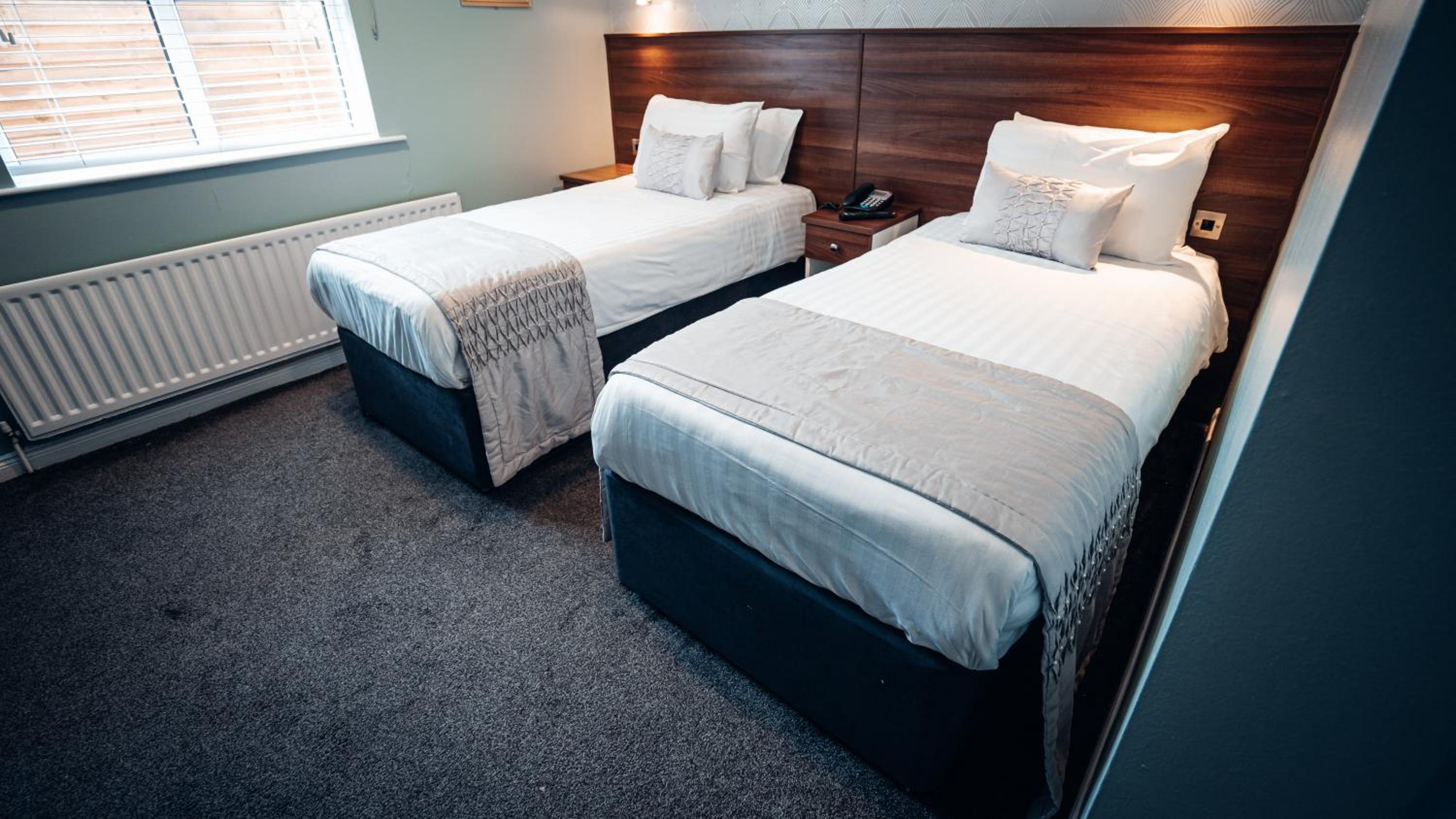 Twin Room - Photo 2