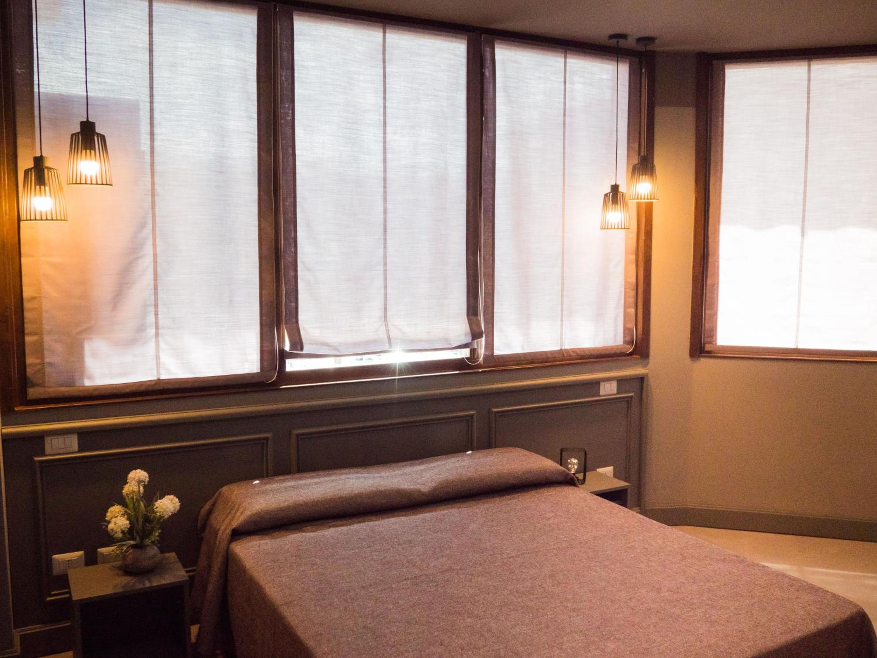 Deluxe Room - Photo 9