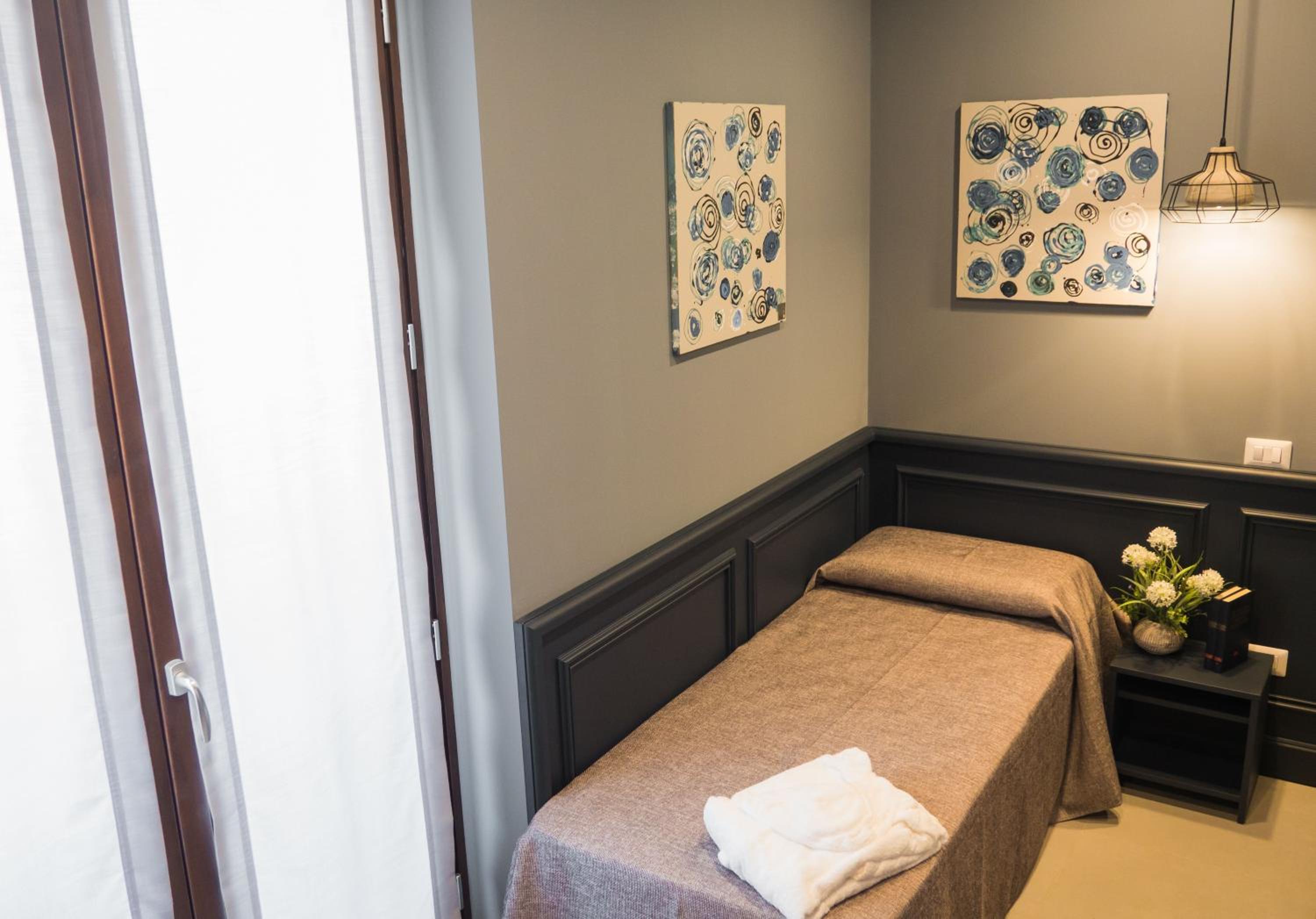 Deluxe Single Room with Balcony photo 3