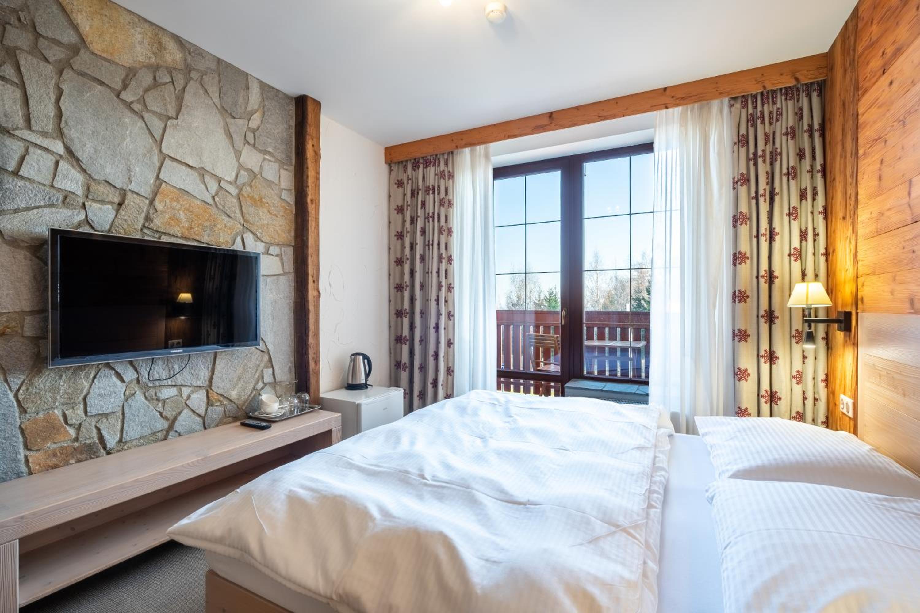 Deluxe Double Room with Balcony photo 2