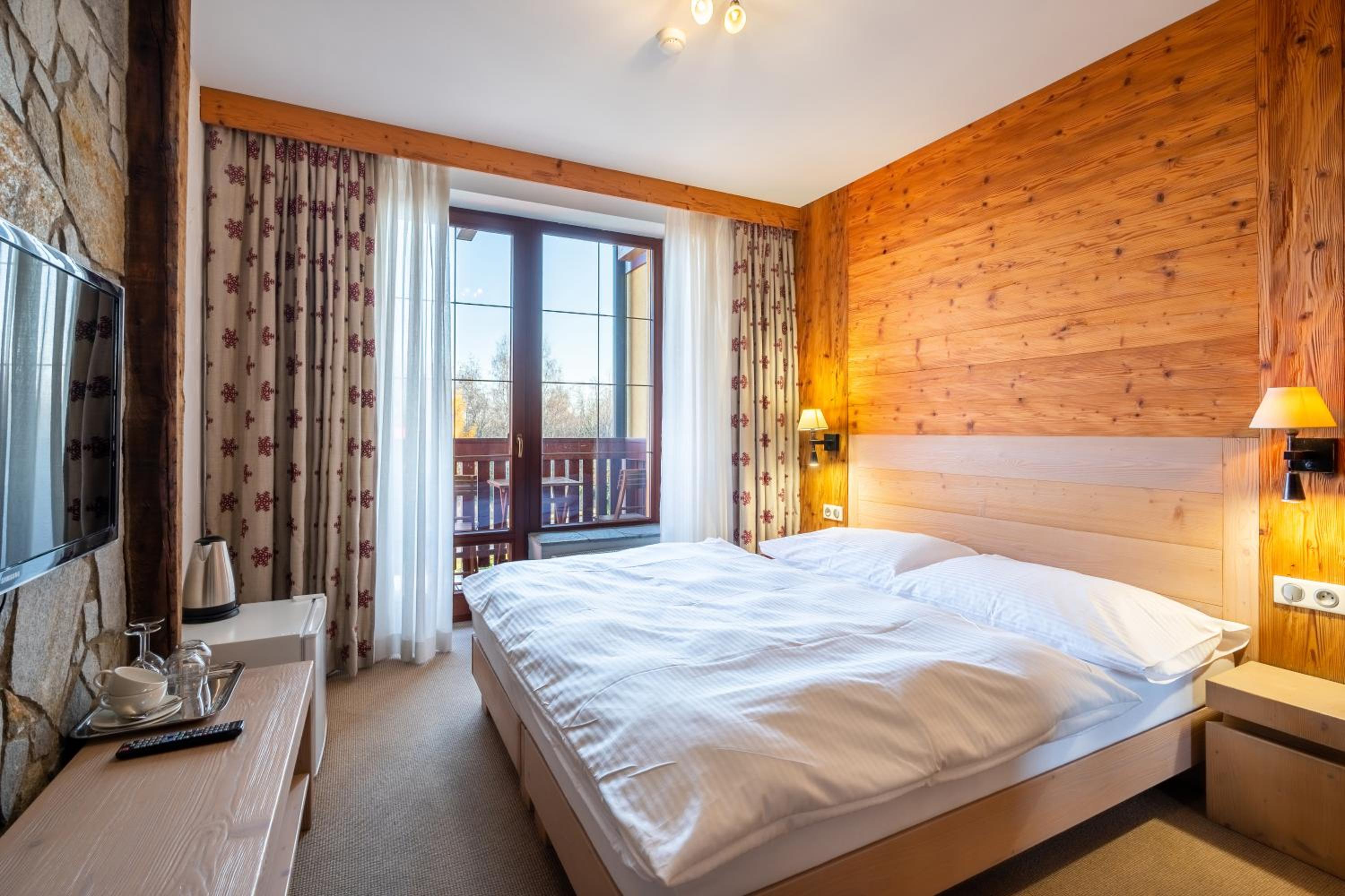 Deluxe Double Room with Balcony photo 1