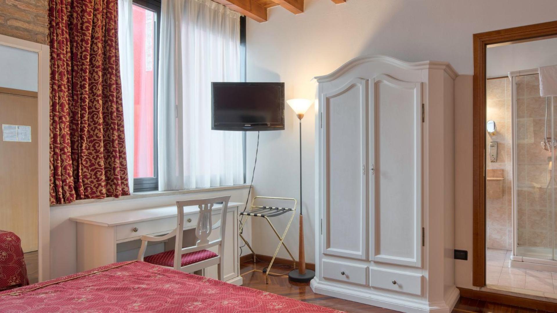 Queen Room - Photo 4