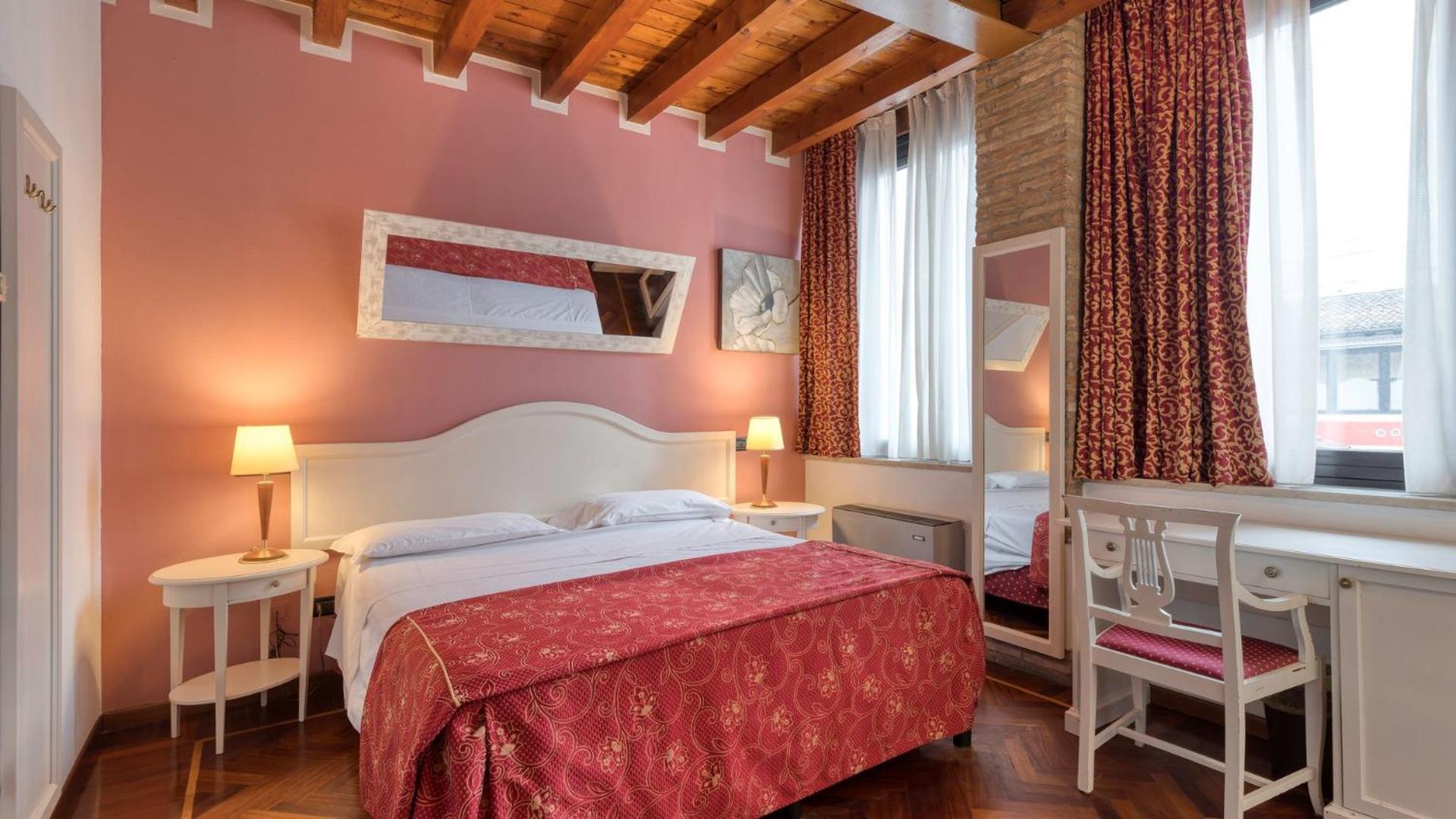 Queen Room - Photo 1