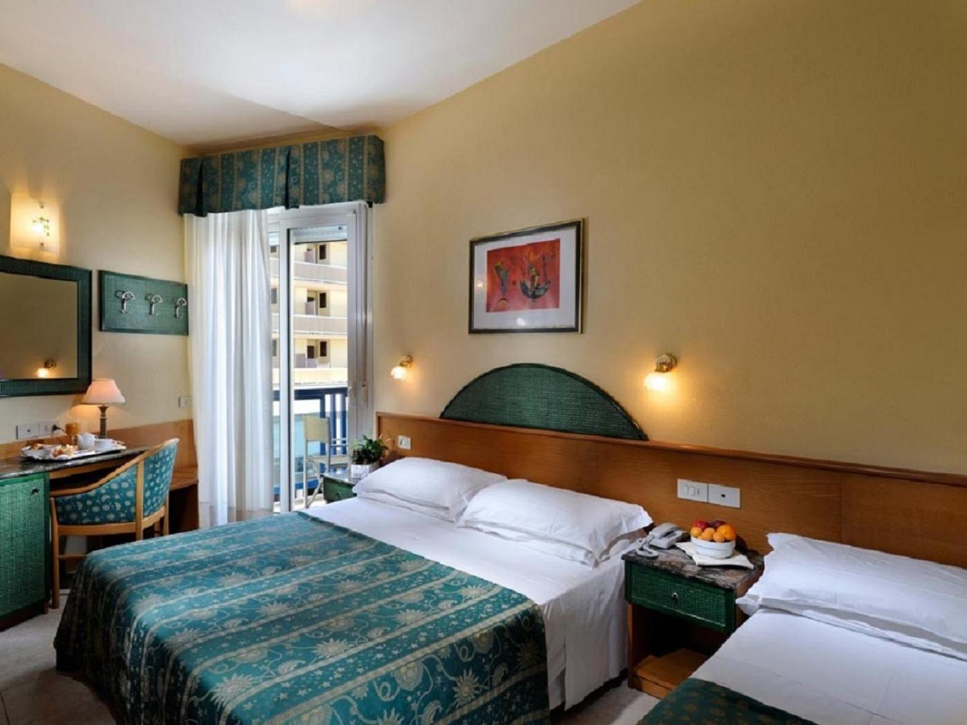 Triple Room with Sea View - Photo 2