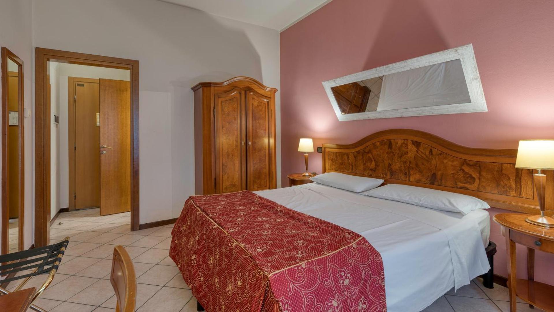 Budget Double Room - Photo 1