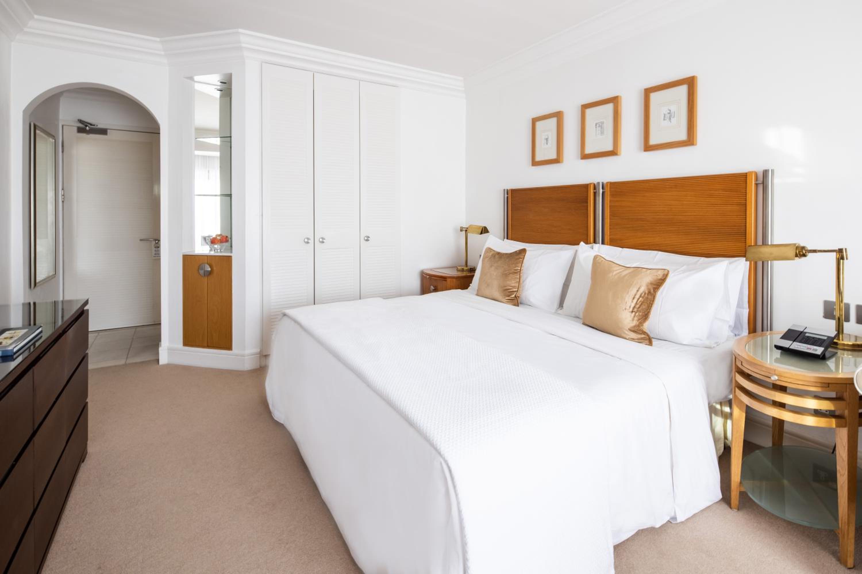 Double or Twin Room with Golf Course View - Photo 2