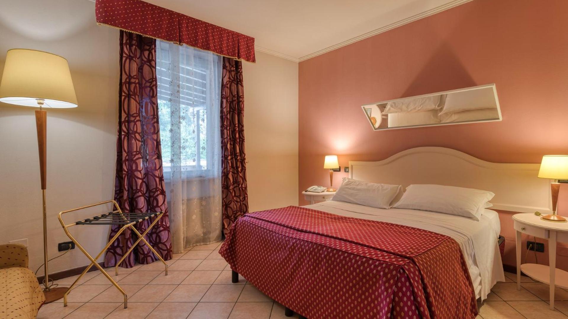 Queen Room with Spa Bath - Photo 1