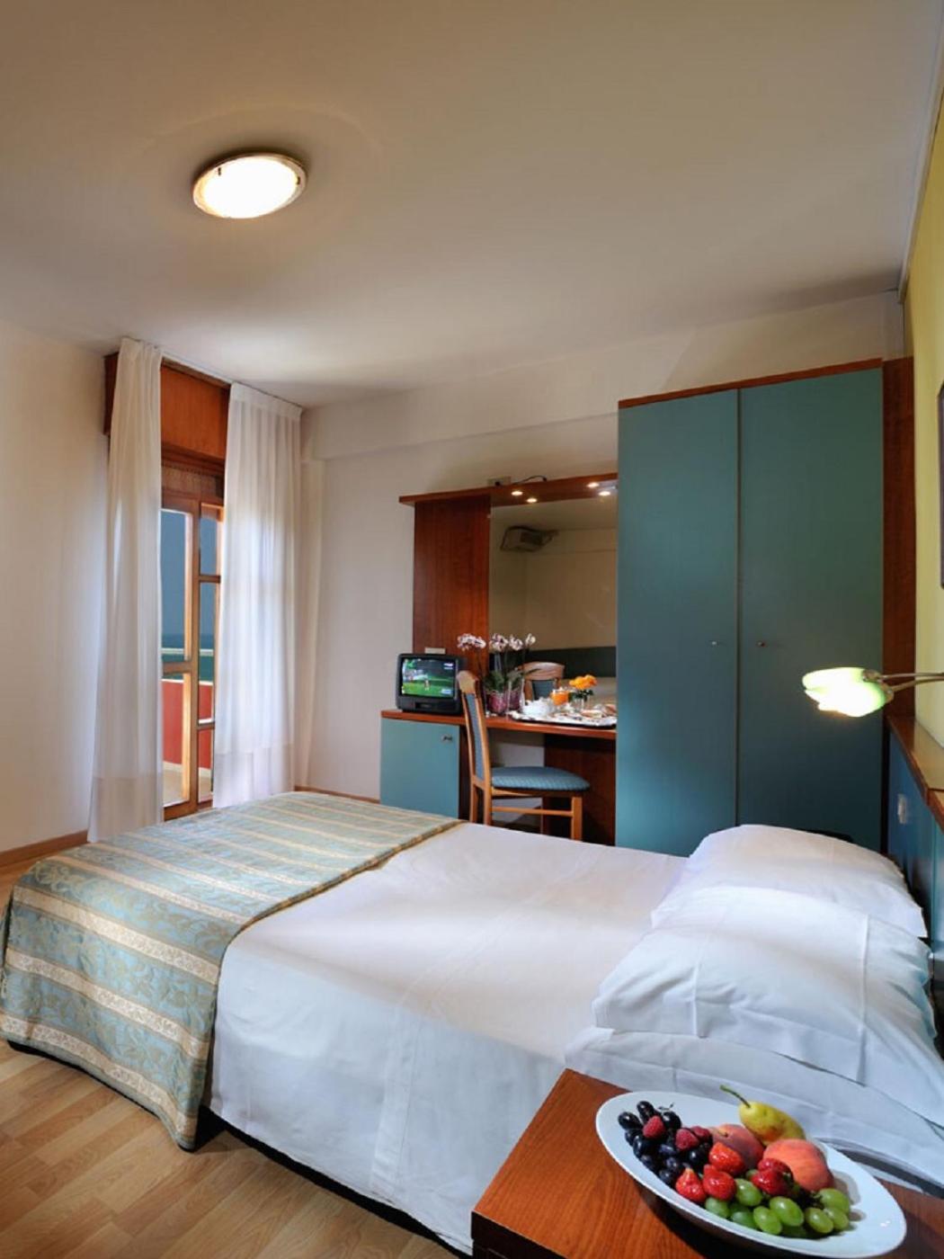 Two-Bedroom Suite - Photo 3