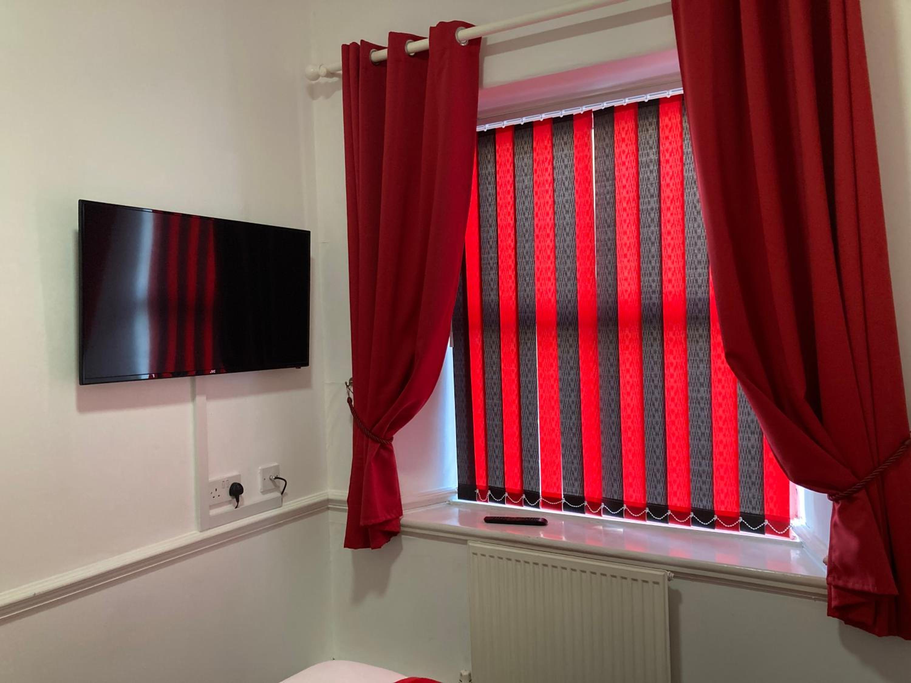 Superior Double Room with Ensuite Bathroom - Photo 1