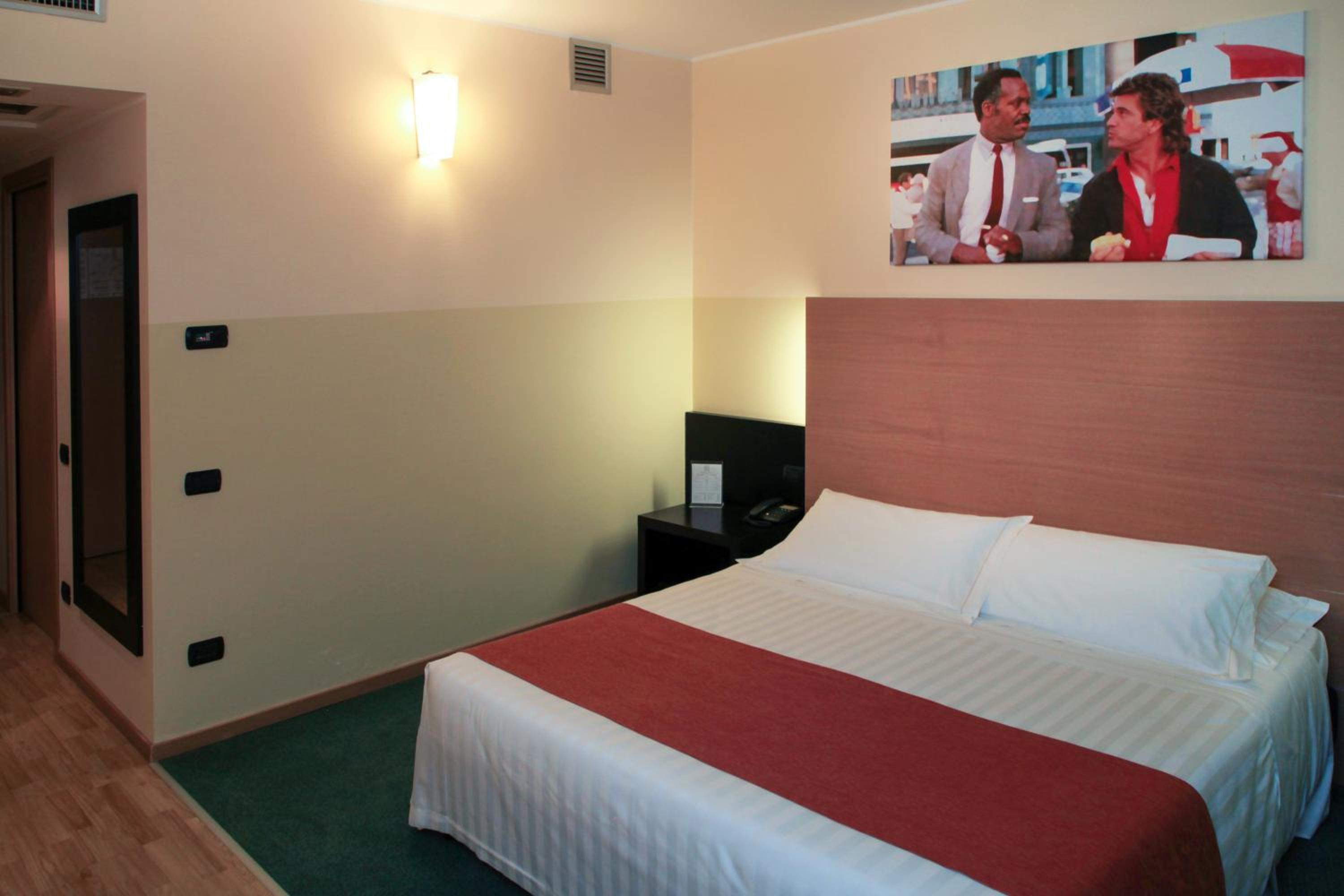 Standard Double Room - Photo 4