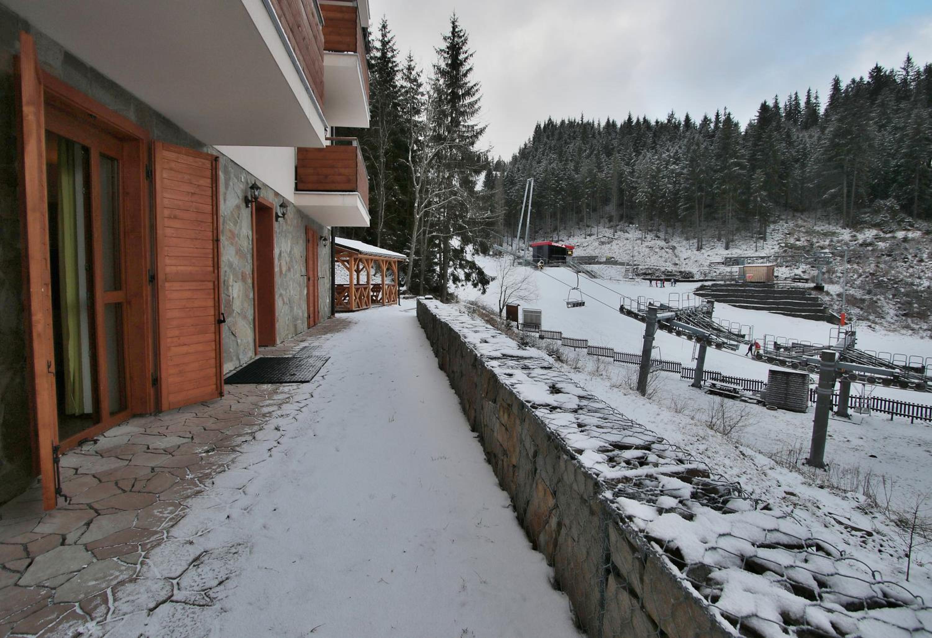 Apartment with Terrace - Photo 2