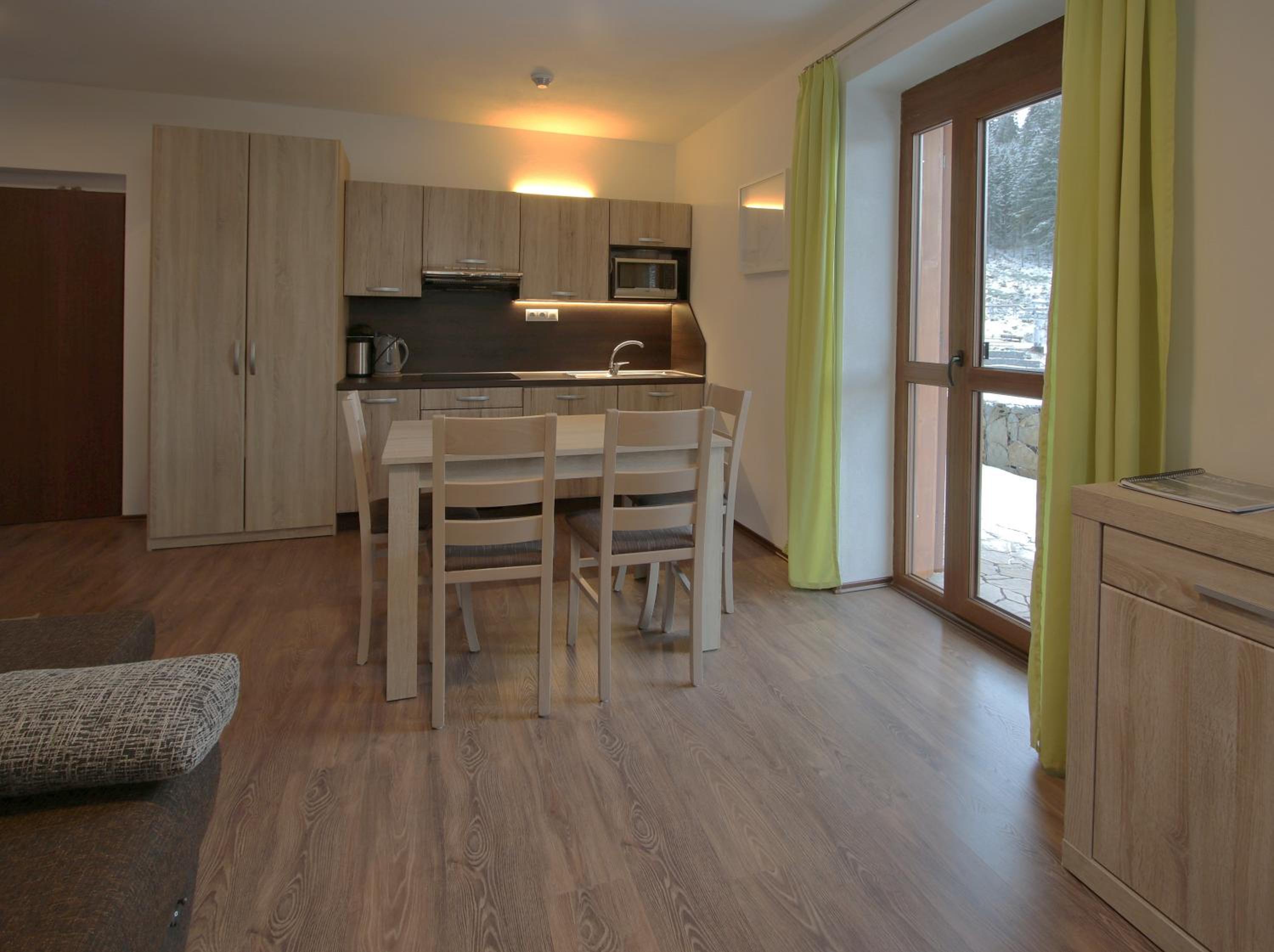 Apartment with Terrace - Photo 4
