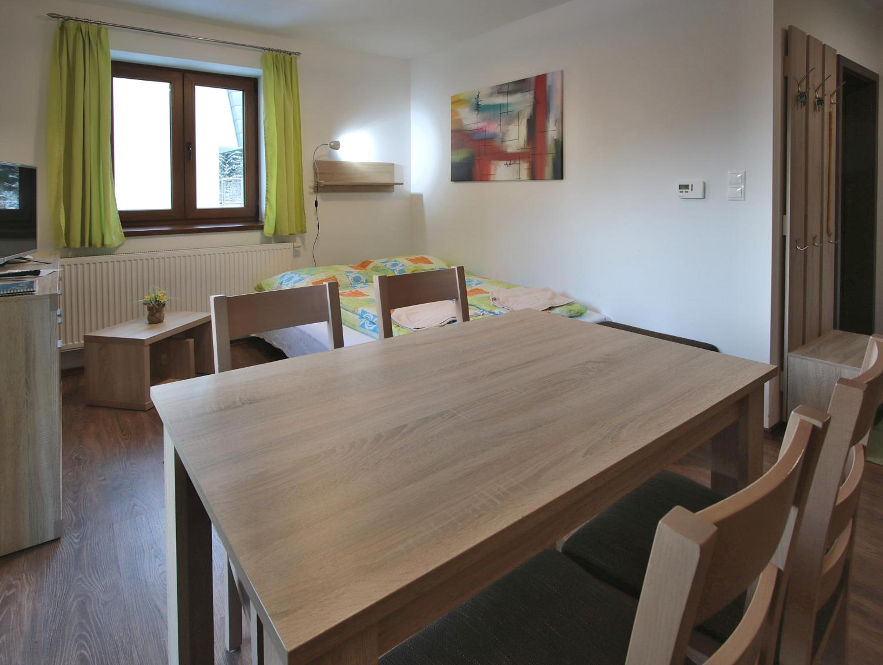 Apartment with Mountain View - Photo 2