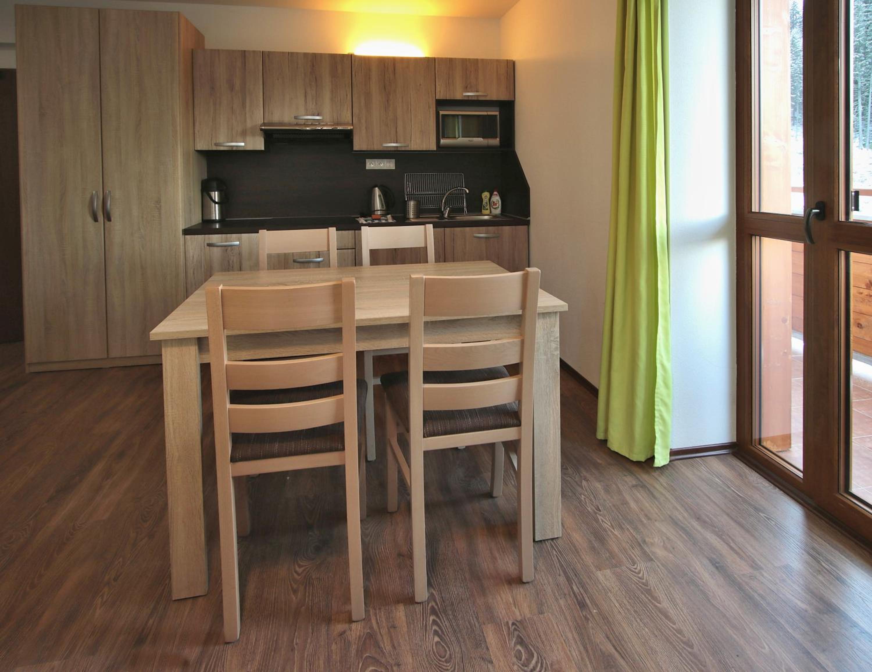 Apartment with Mountain View - Photo 3