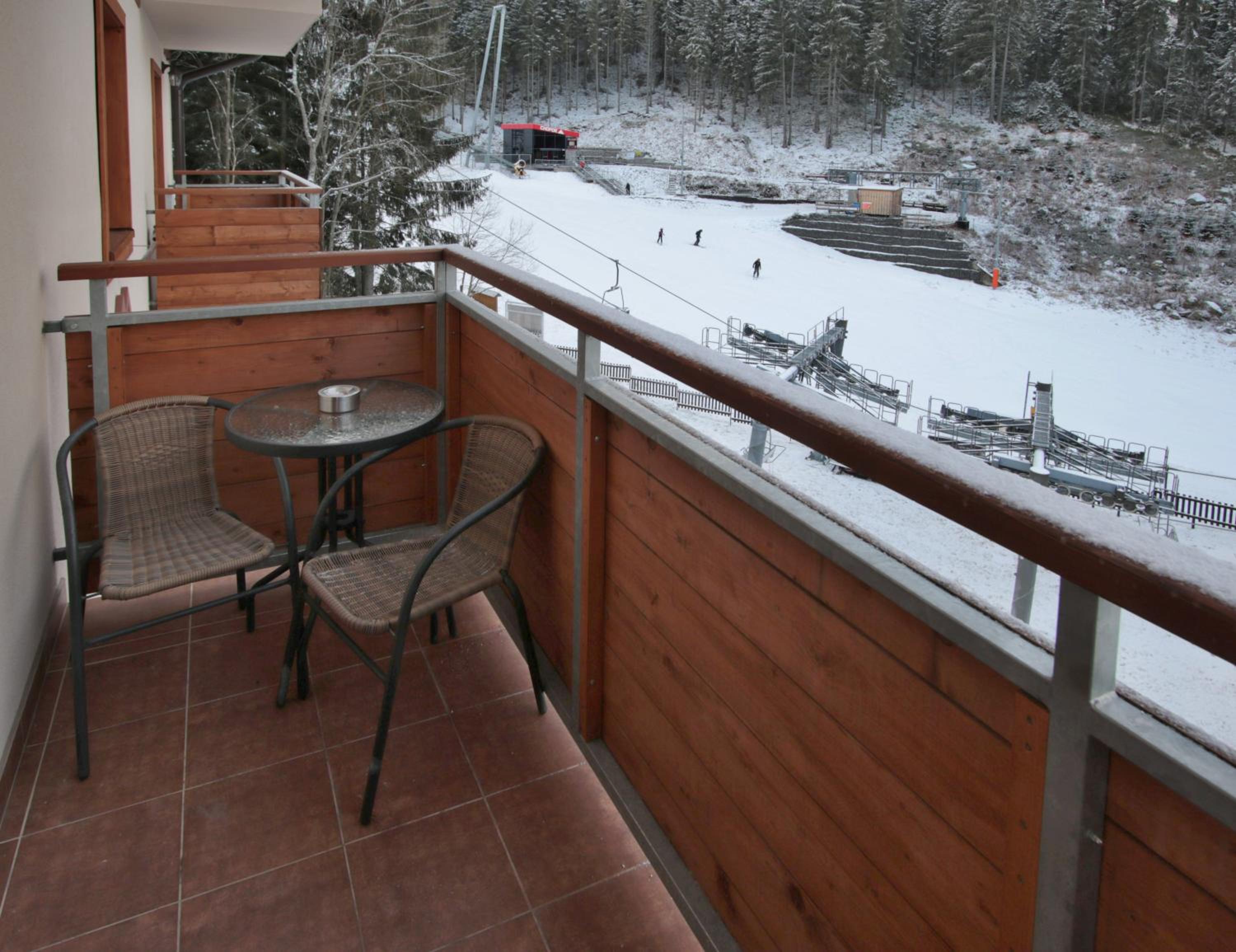 Apartment with Mountain View - Photo 7