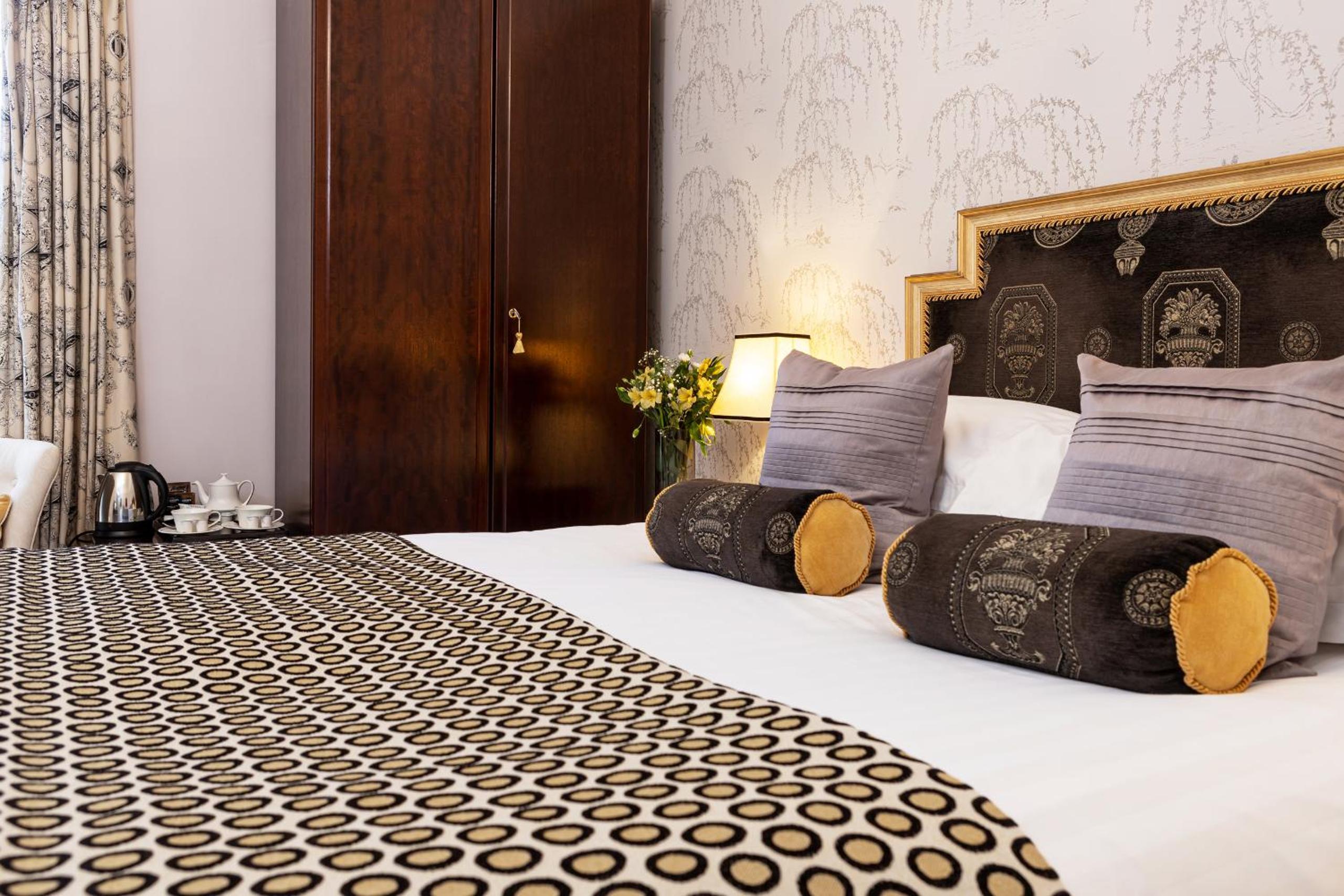 Deluxe Double Room with Shower - Photo 9