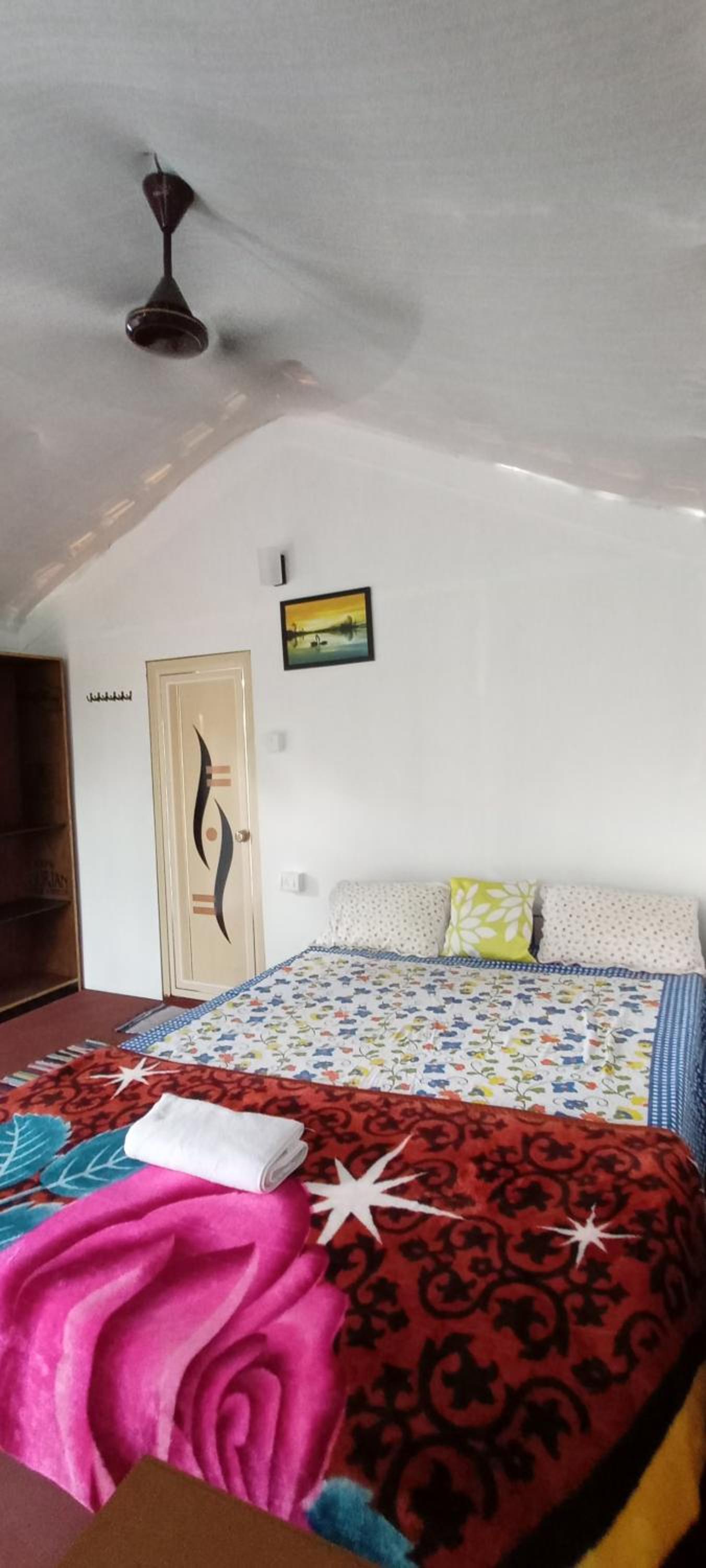 Deluxe Double Room with Side Sea View