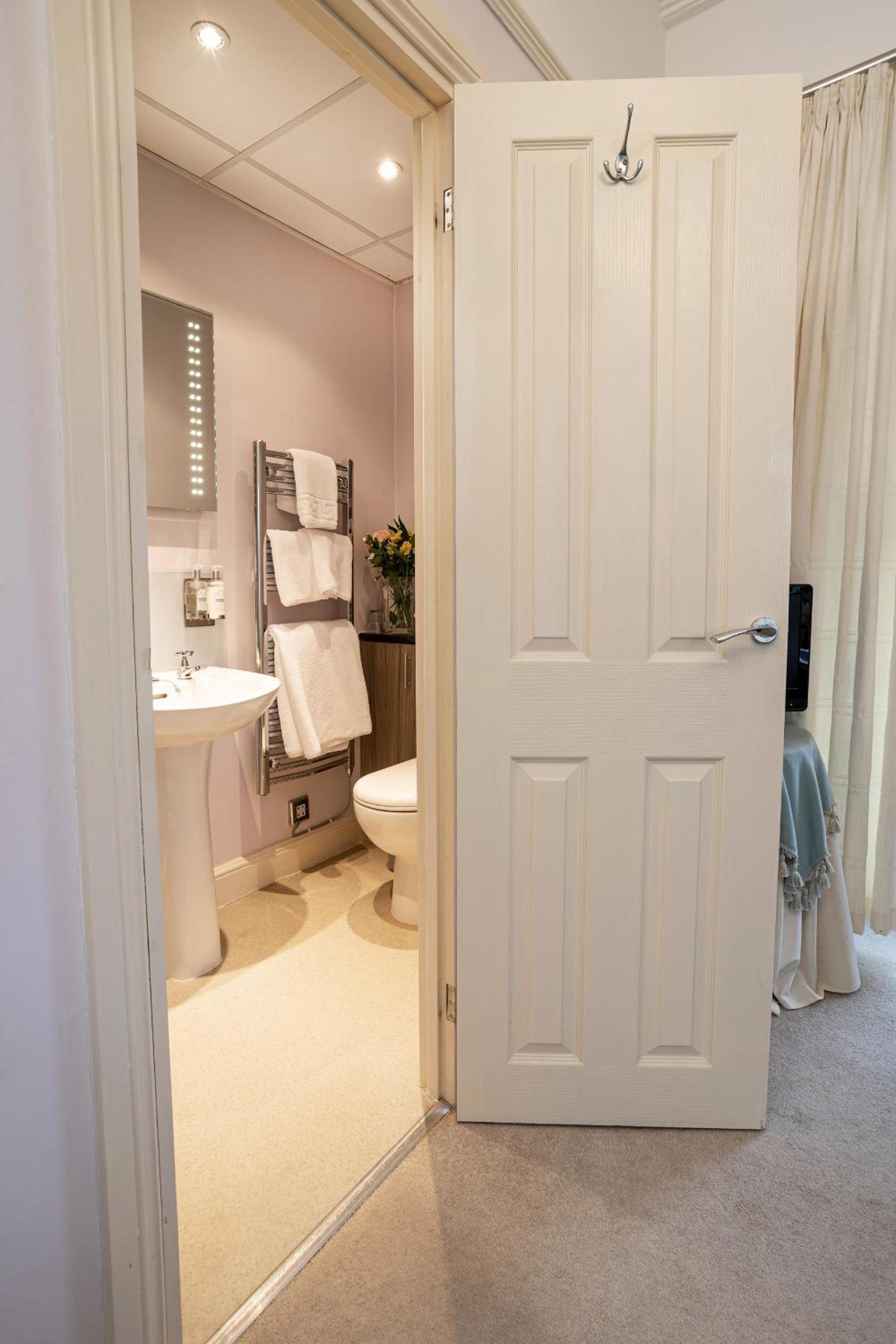 Double Room with Lake View - Photo 14