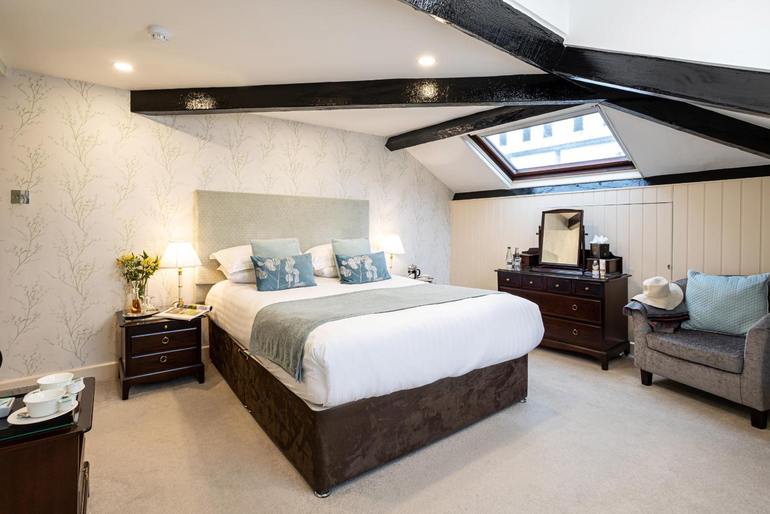 Double Room with Lake View - Photo 15