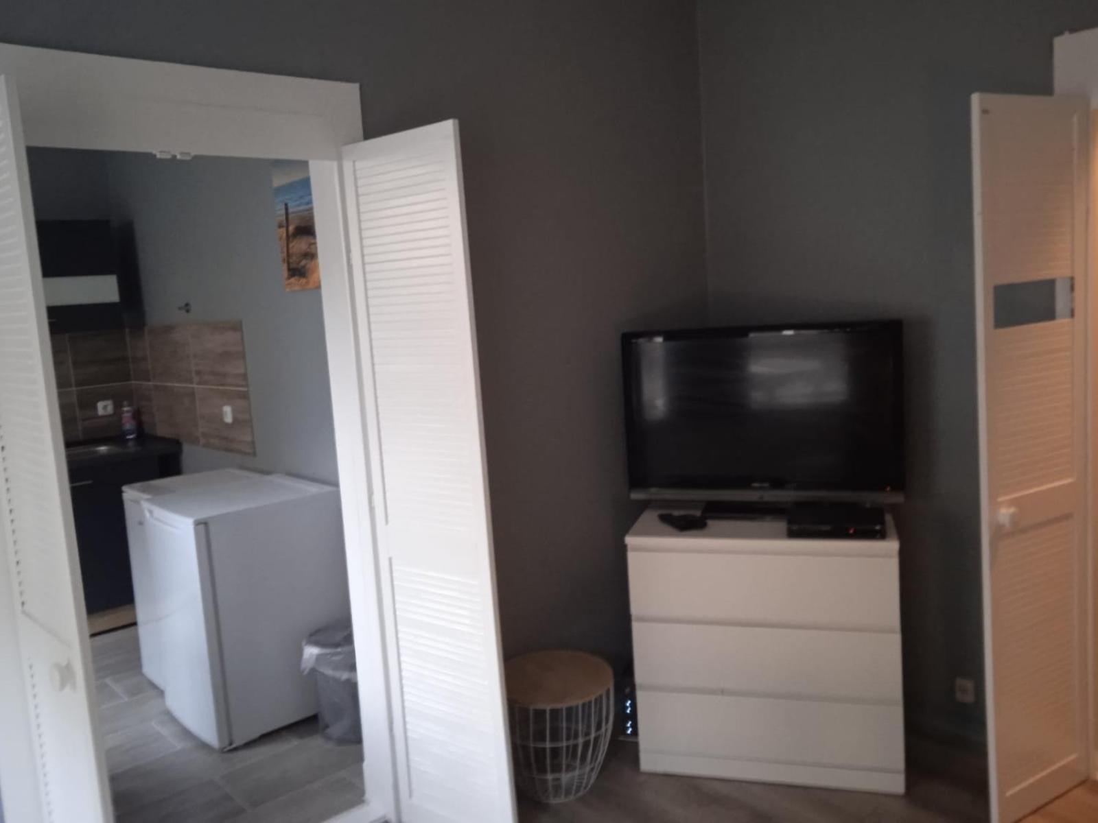 One-Bedroom Apartment - Photo 11