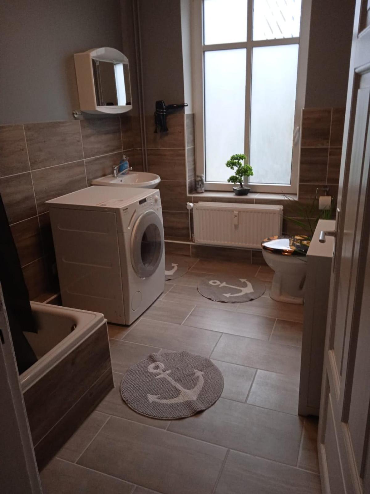 One-Bedroom Apartment thumbnail 6