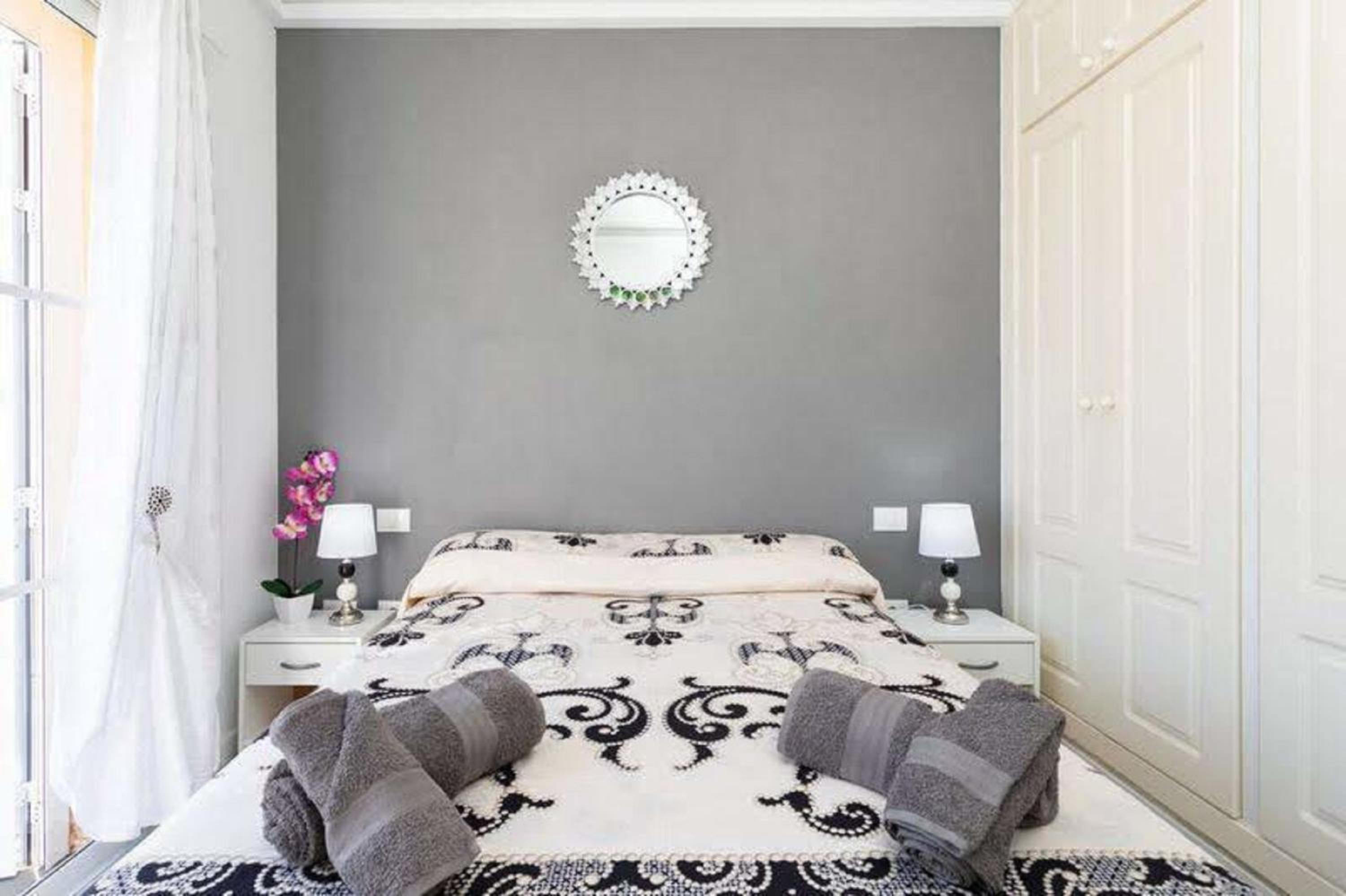 Two-Bedroom Apartment - Photo 2