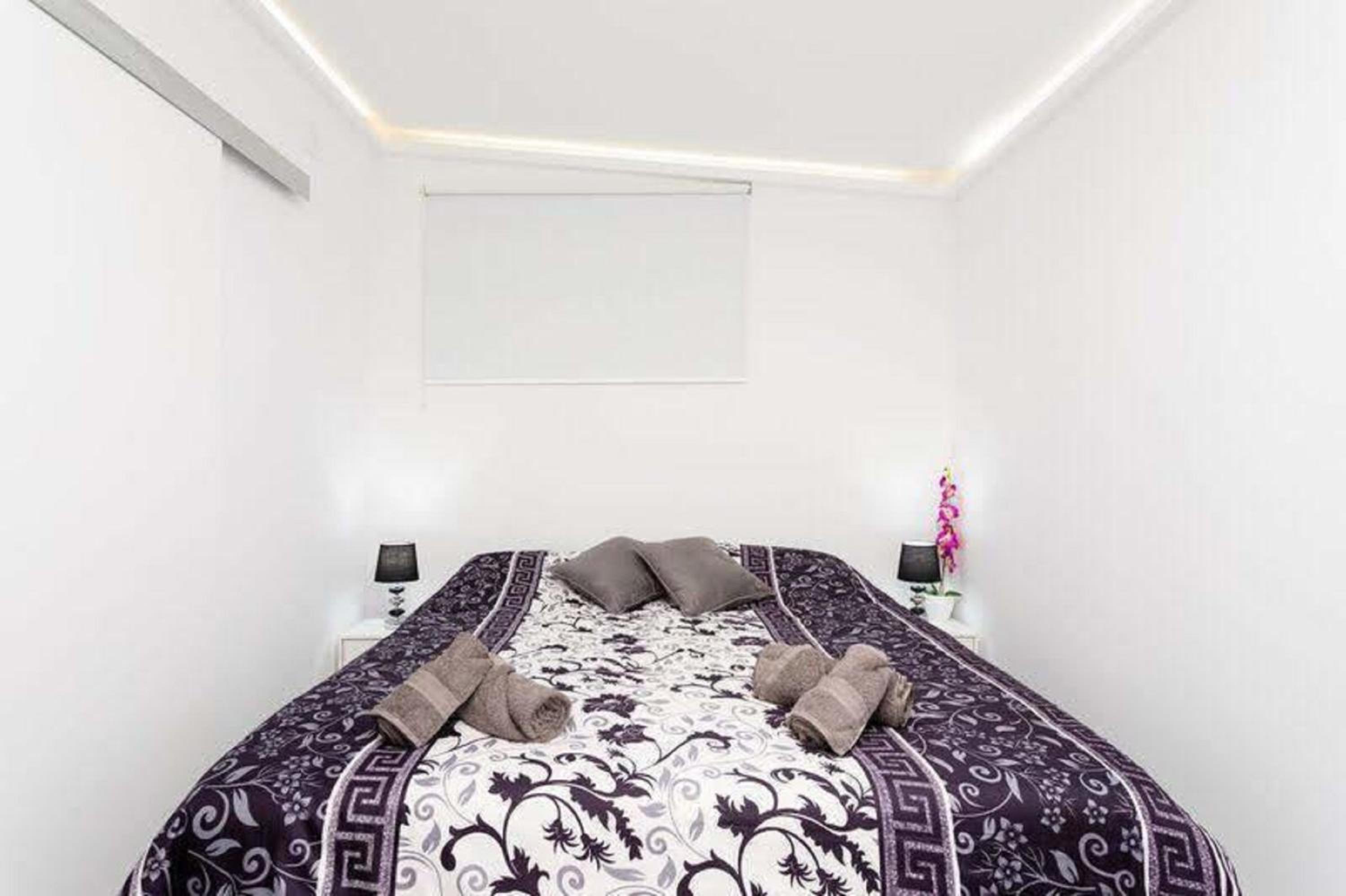 Two-Bedroom Apartment - Photo 9