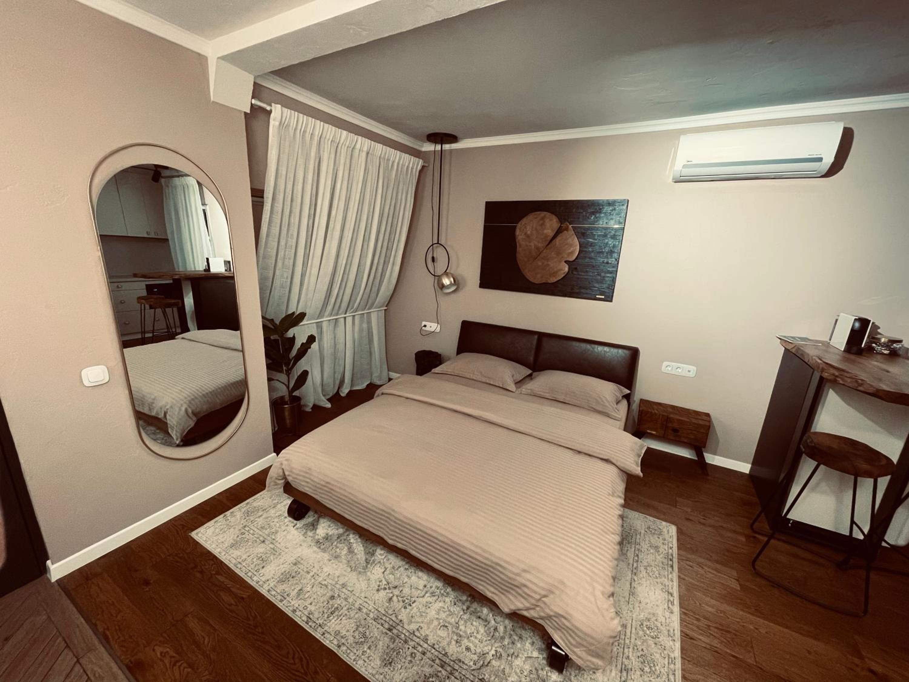 One-Bedroom Apartment - Photo 1