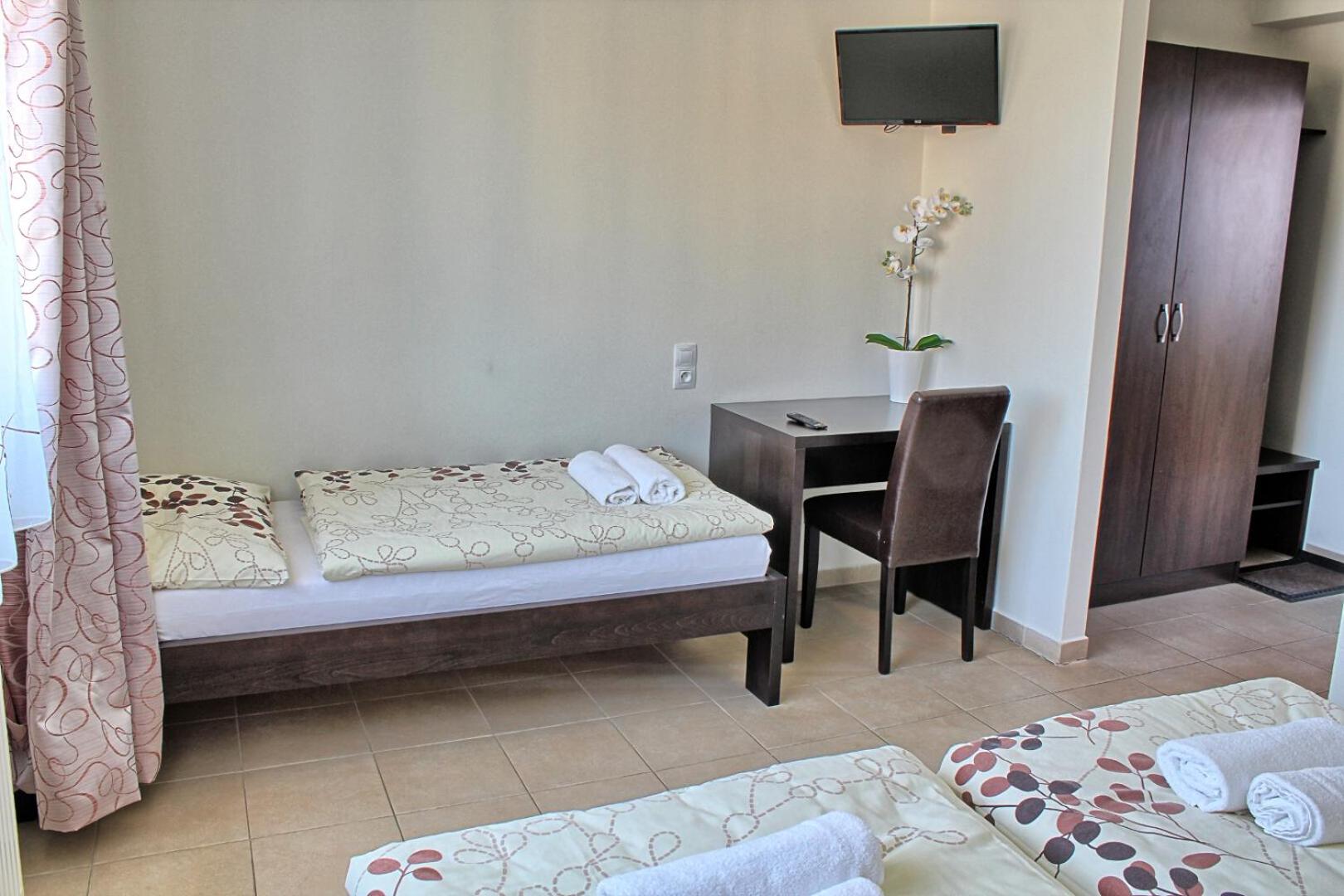Triple Room with Bathroom photo 3