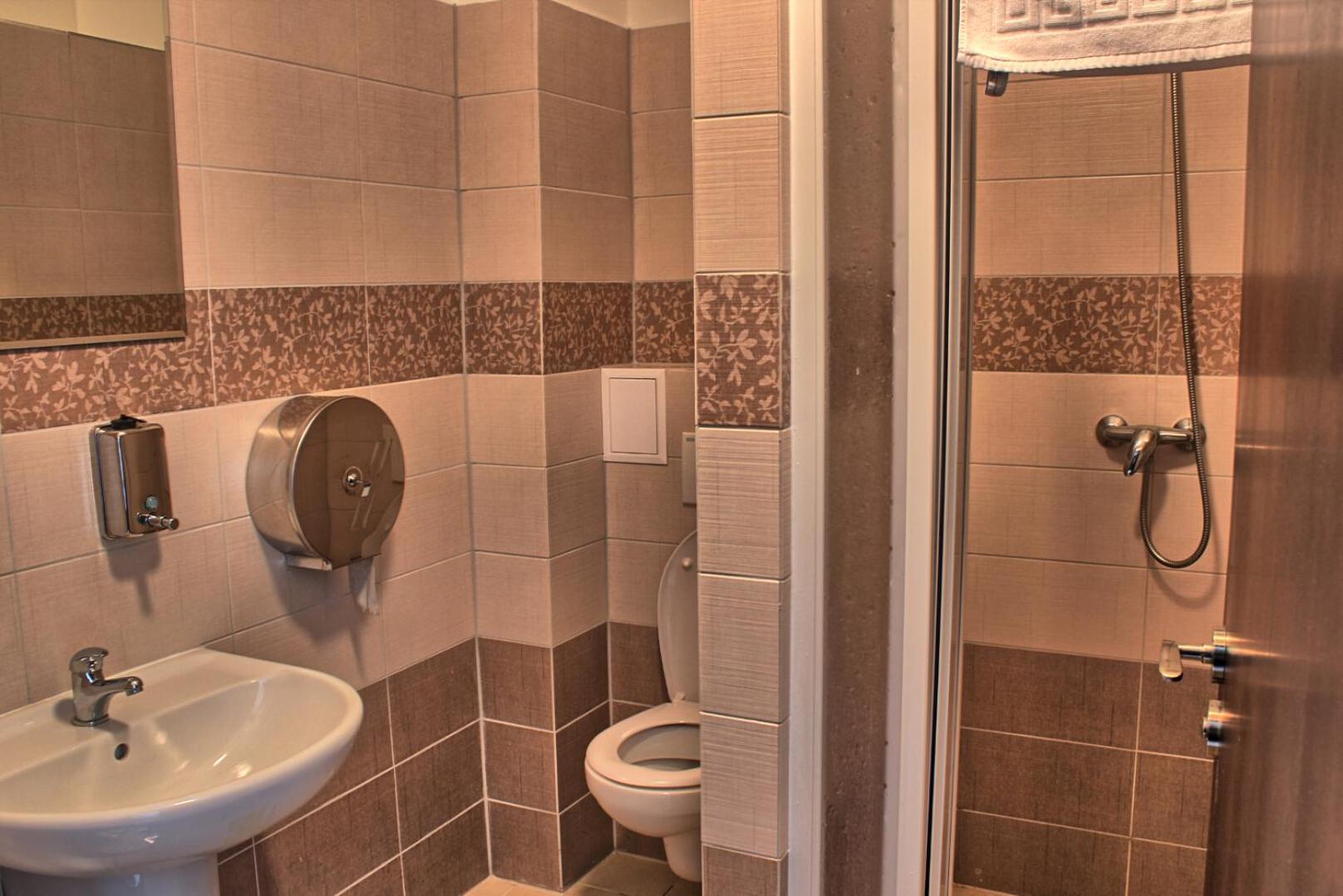 Triple Room with Bathroom photo 2
