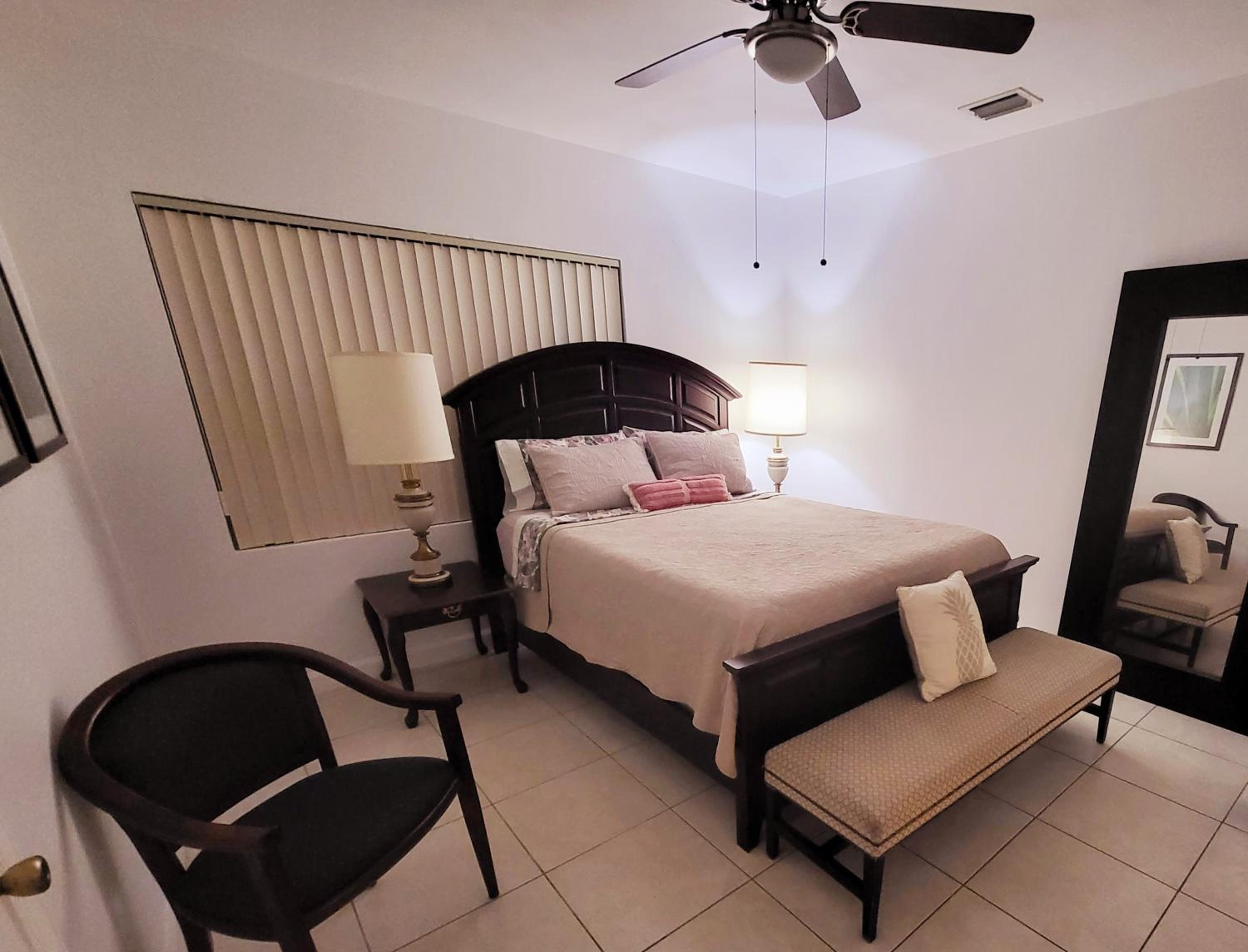 Economy Triple Room photo 2