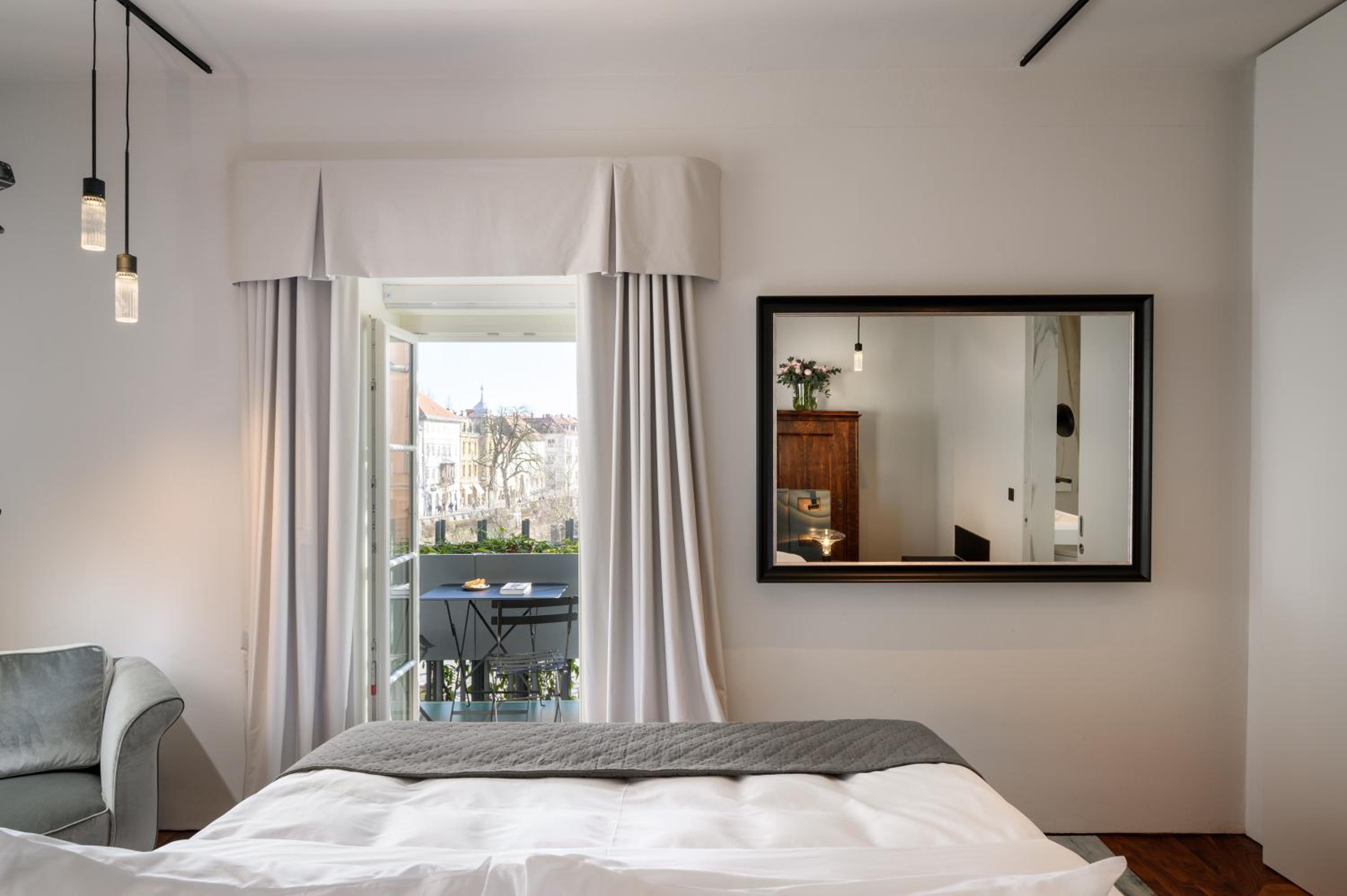 Deluxe Double Room with Balcony - Photo 3