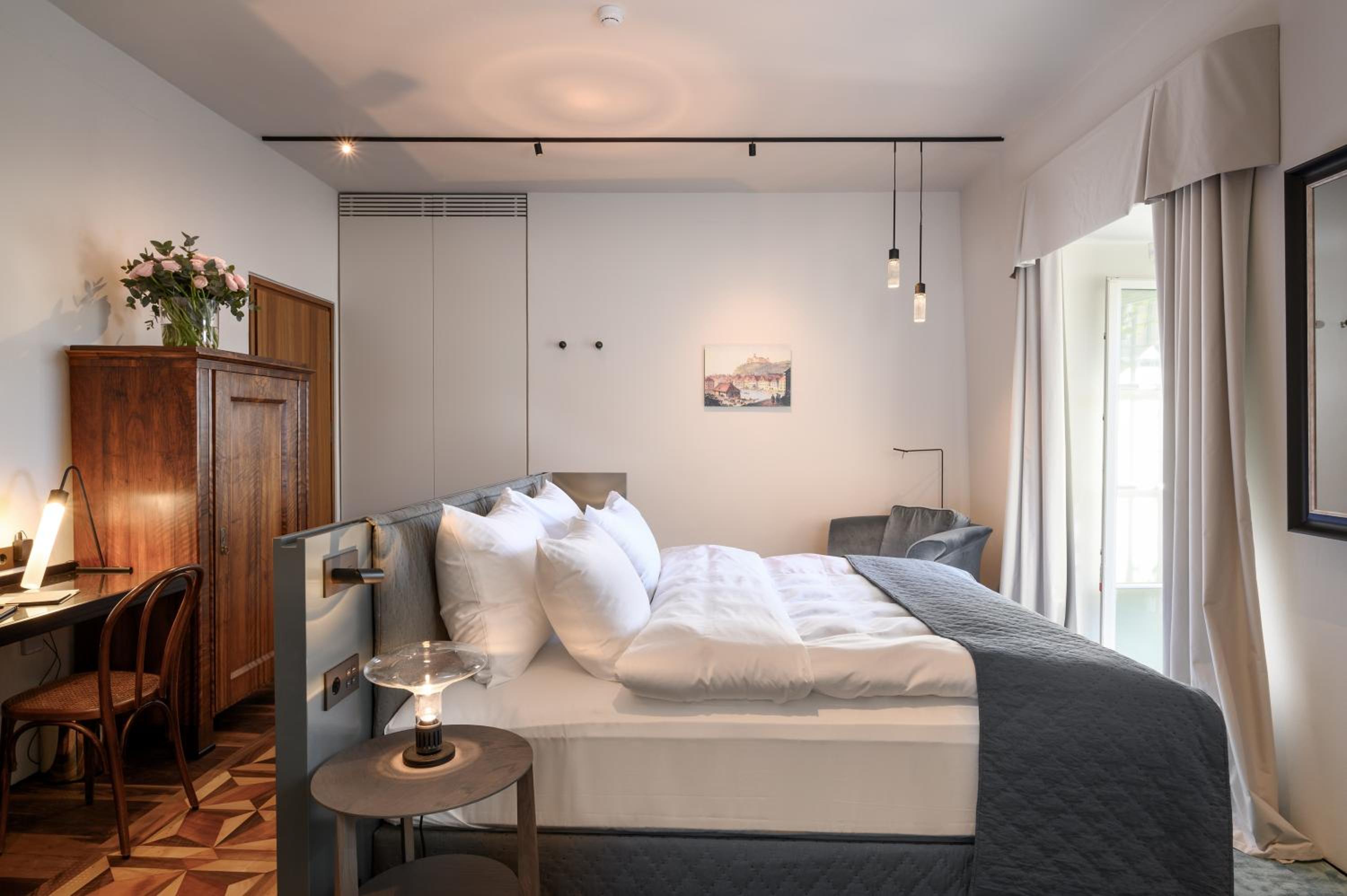 Deluxe Double Room with Balcony - Photo 8