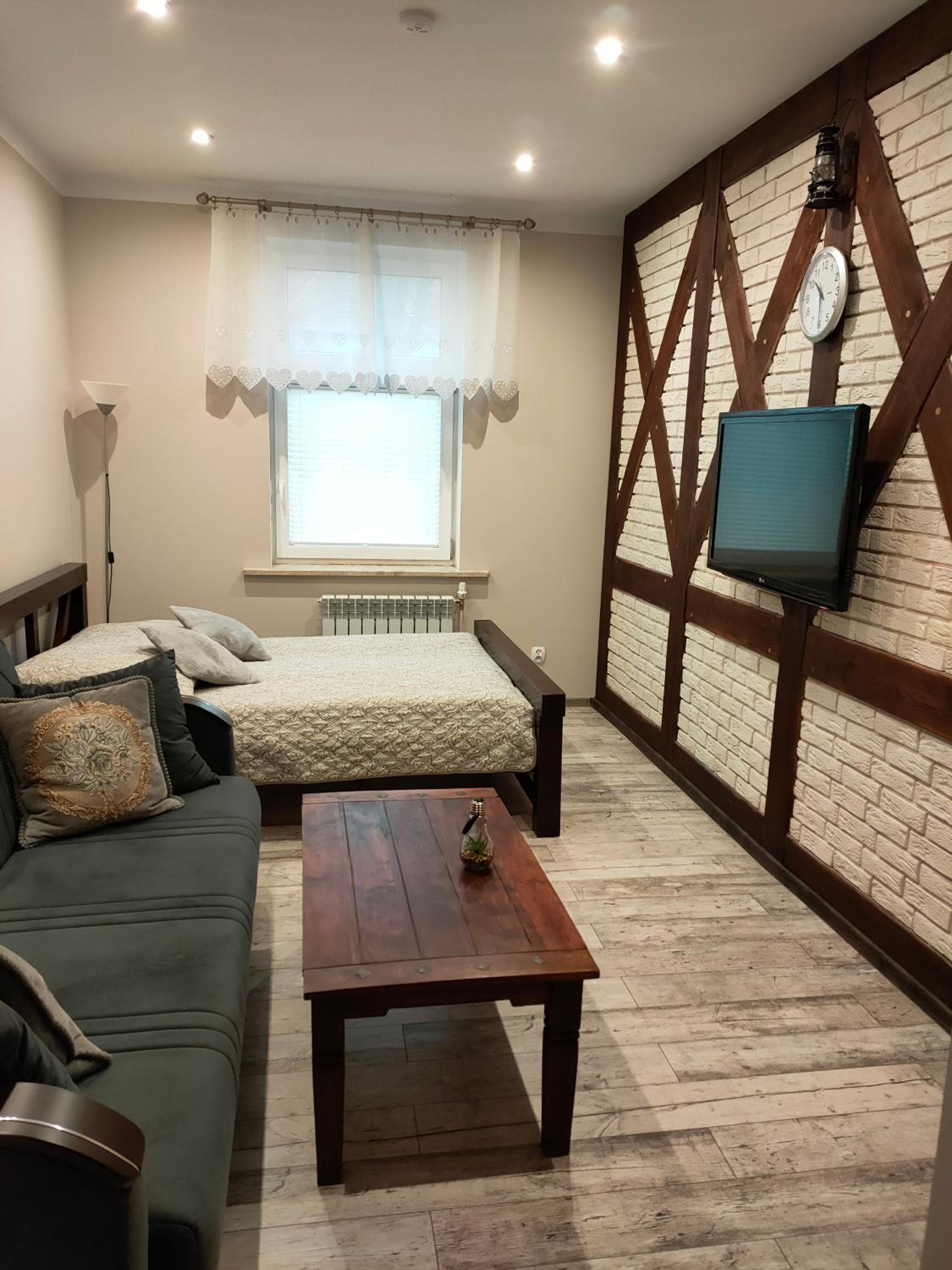 Studio Apartment - Photo 1