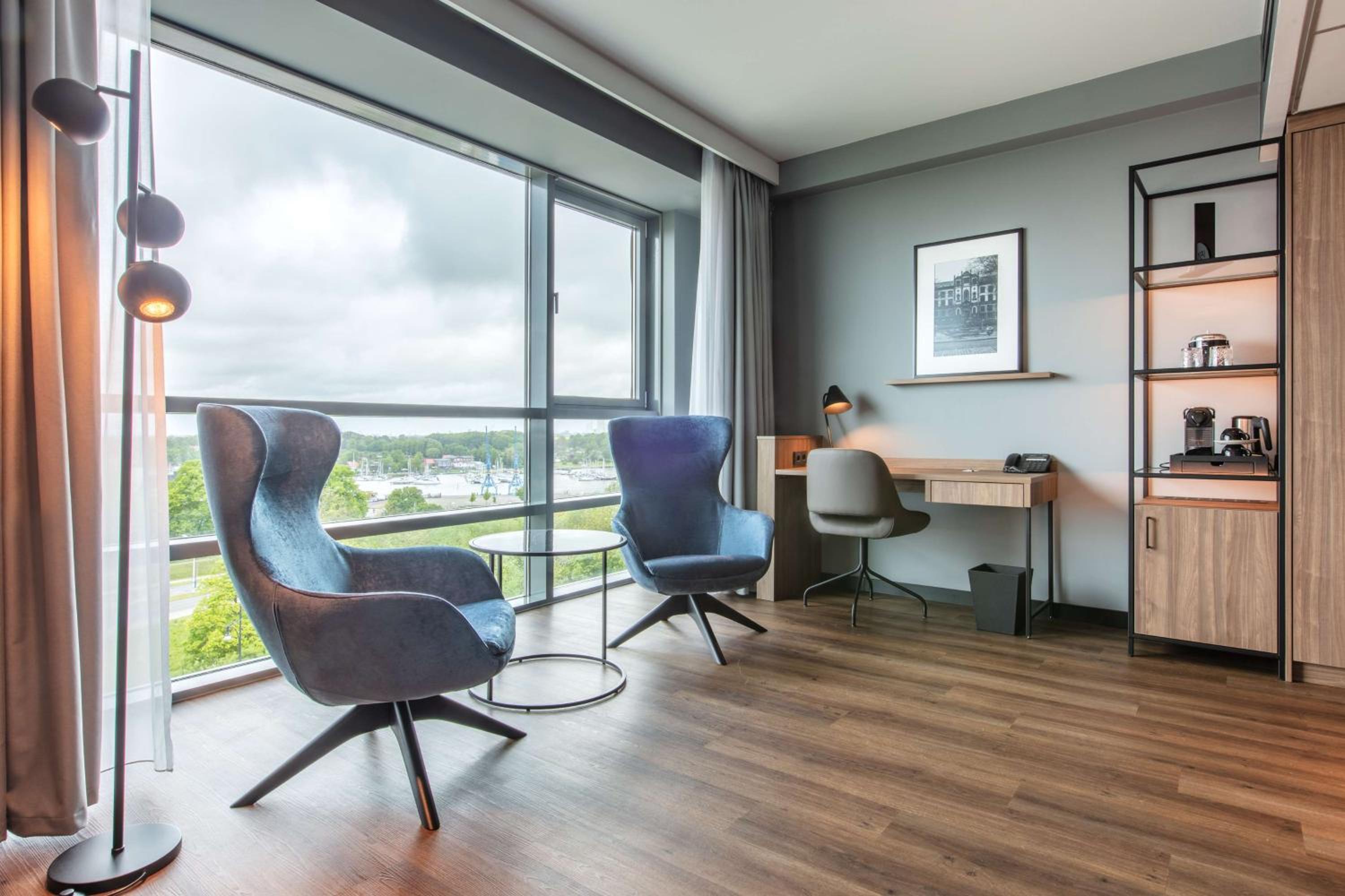 Premium Room with Harbor View - Photo 4