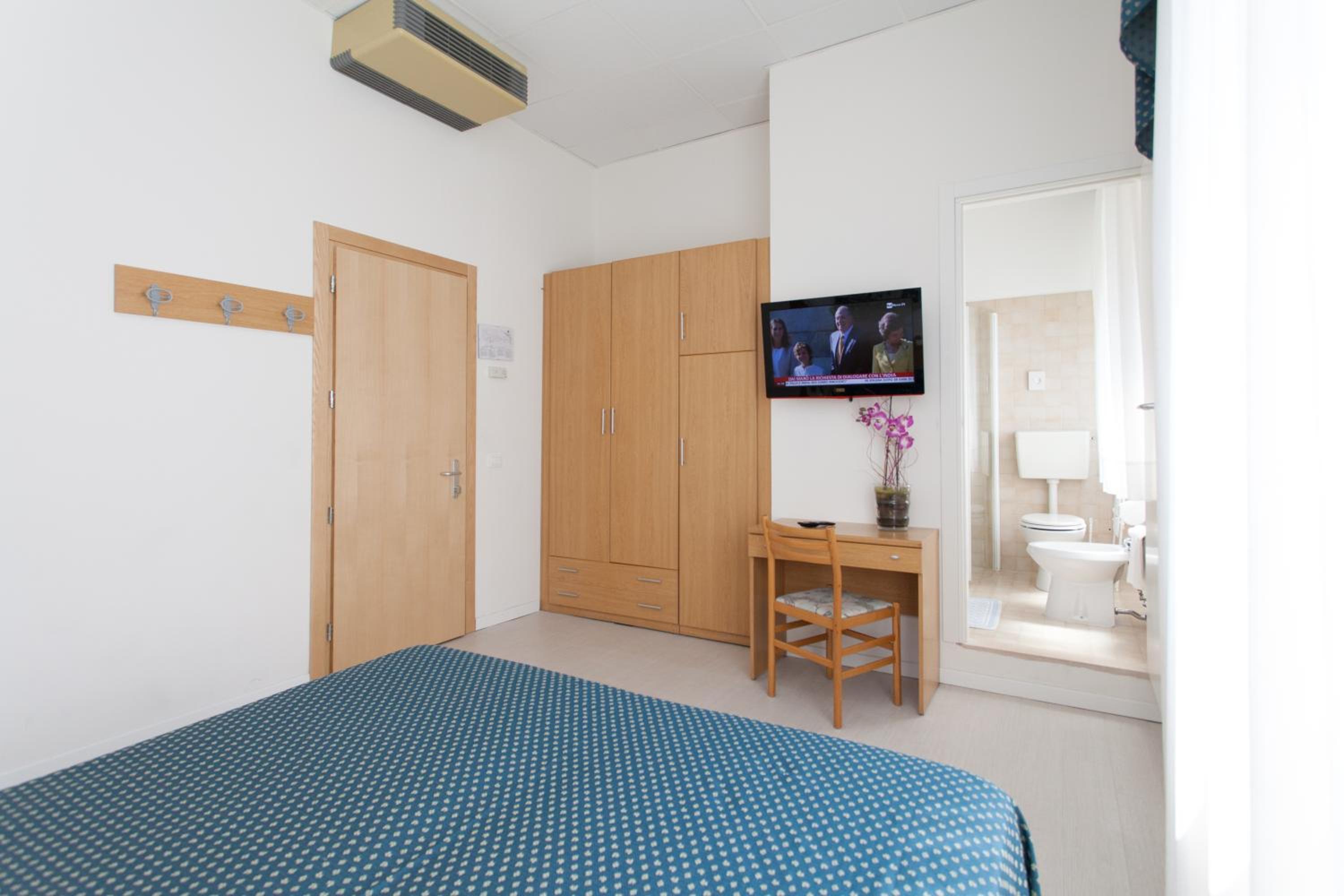 Standard Triple Room photo 3