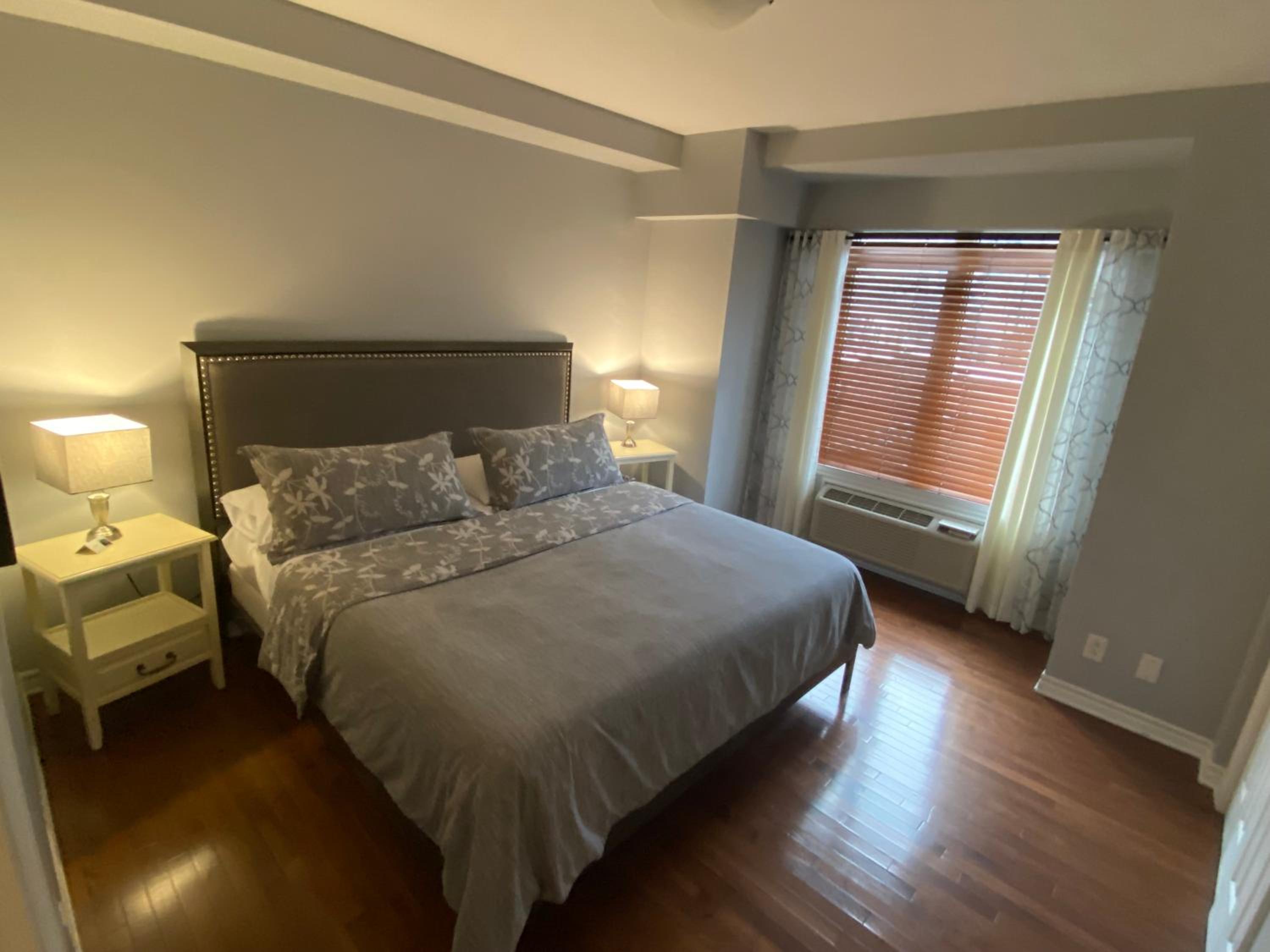 Penthouse Suite 402 thumbnail 5