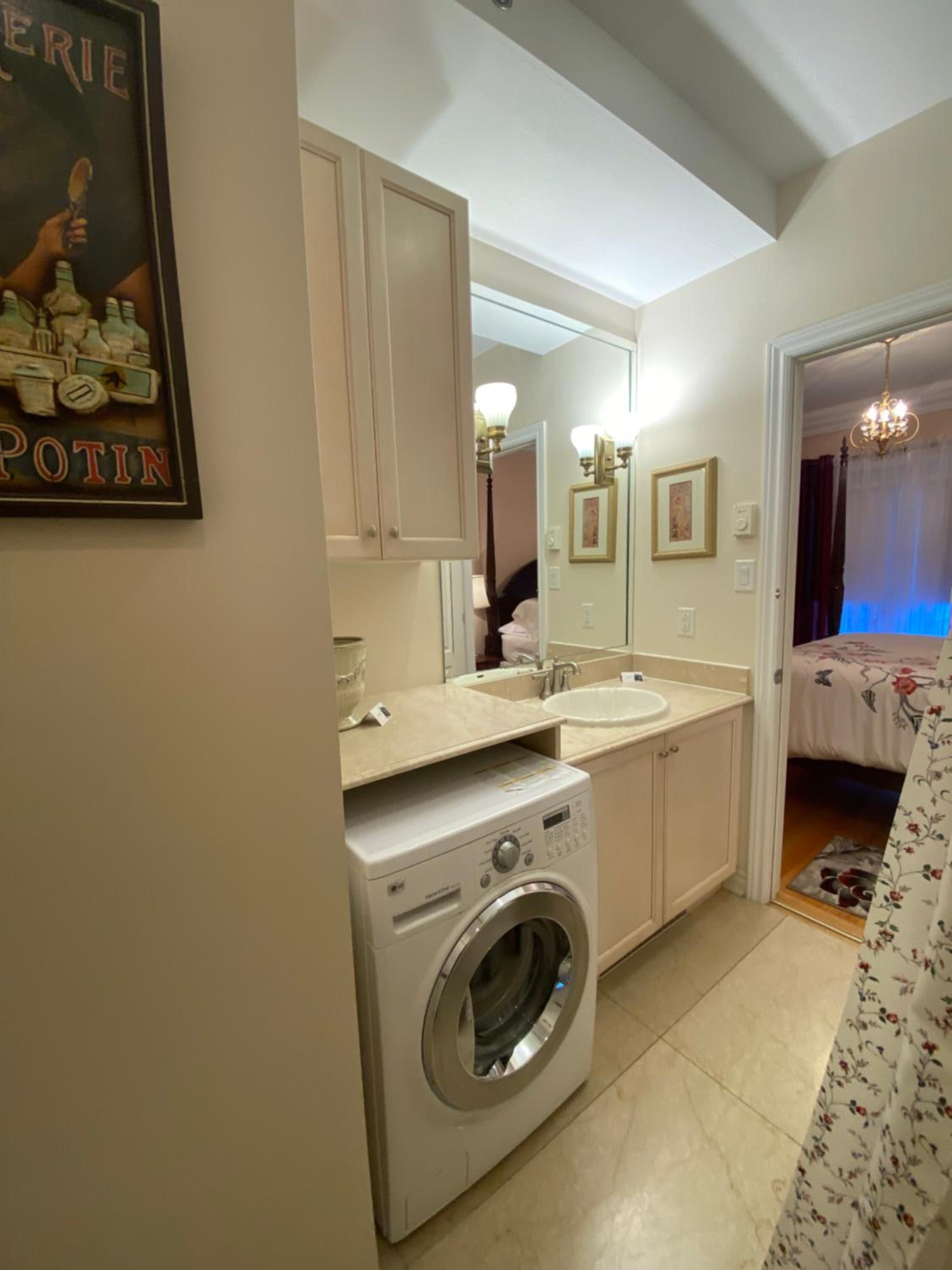 Sunshine Suite 401