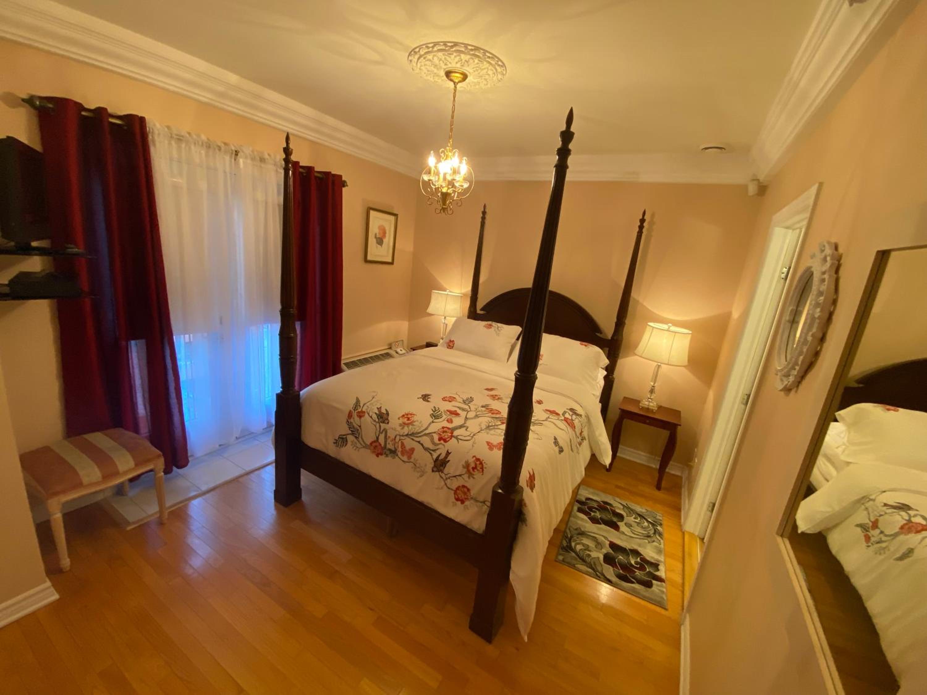 Sunshine Suite 401 thumbnail 5