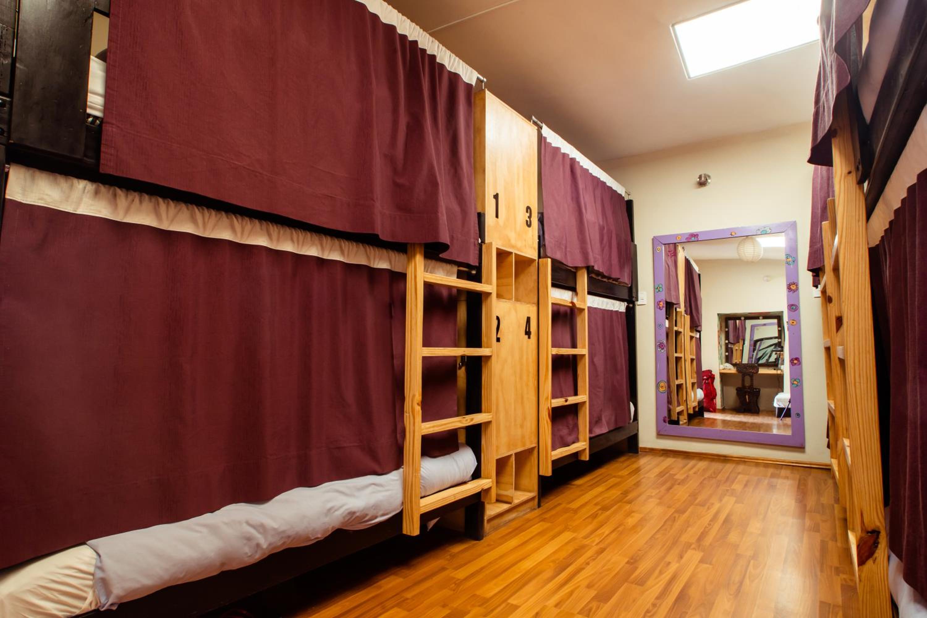 Deluxe Bed in 8-Bed Female Dormitory Room with Bathroom photo 2