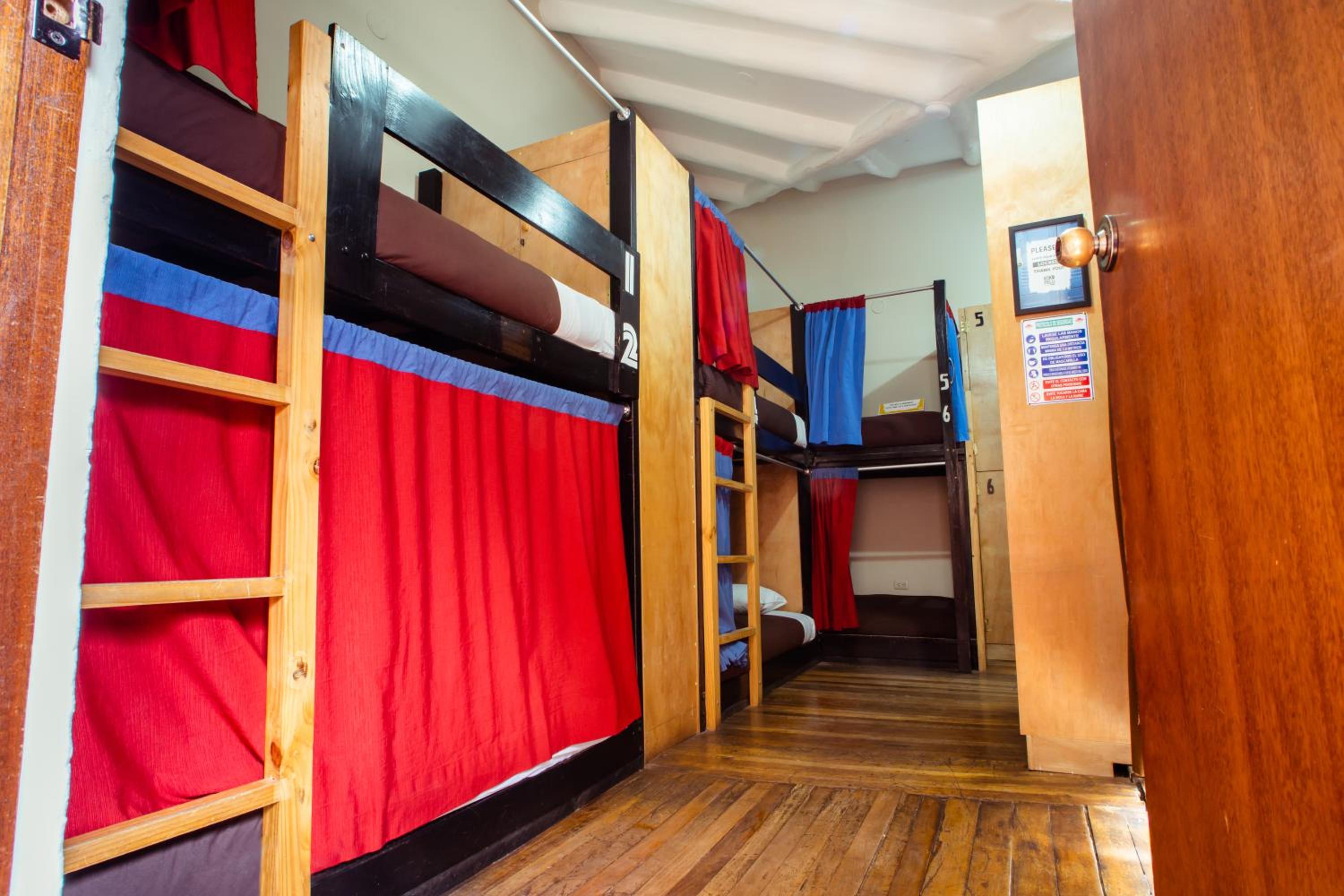 Deluxe Bed in 10-Bed Mixed Dormitory Room photo 1